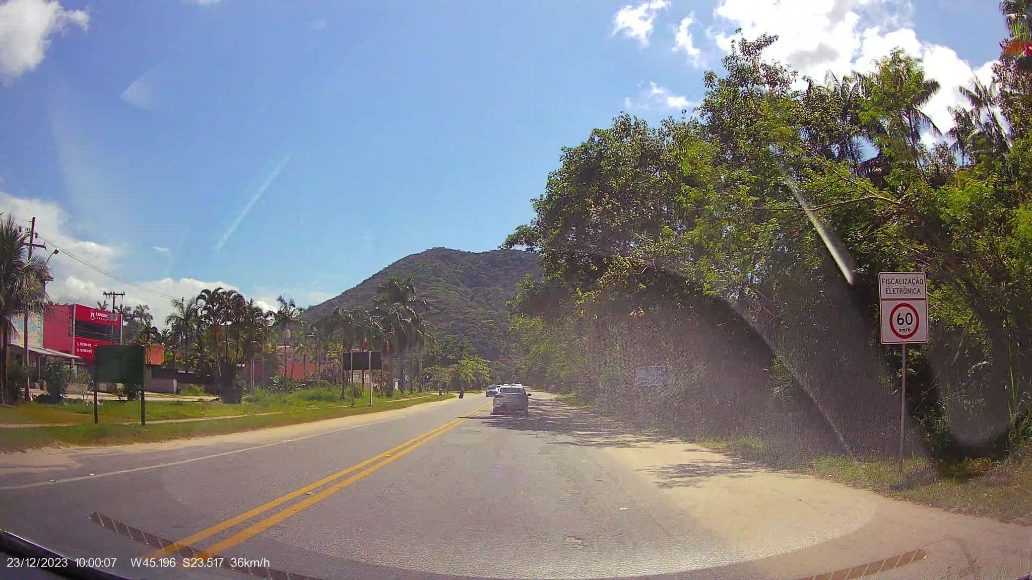 Street view near Pousada Aconchego do Mar, Ubatuba — © WoL4p7oR (CC BY-SA · Mapillary)
