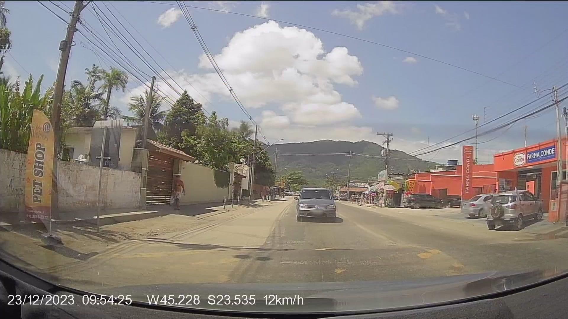 Street view near Hotel Maranduba, Ubatuba — © WoL4p7oR (CC BY-SA · Mapillary)