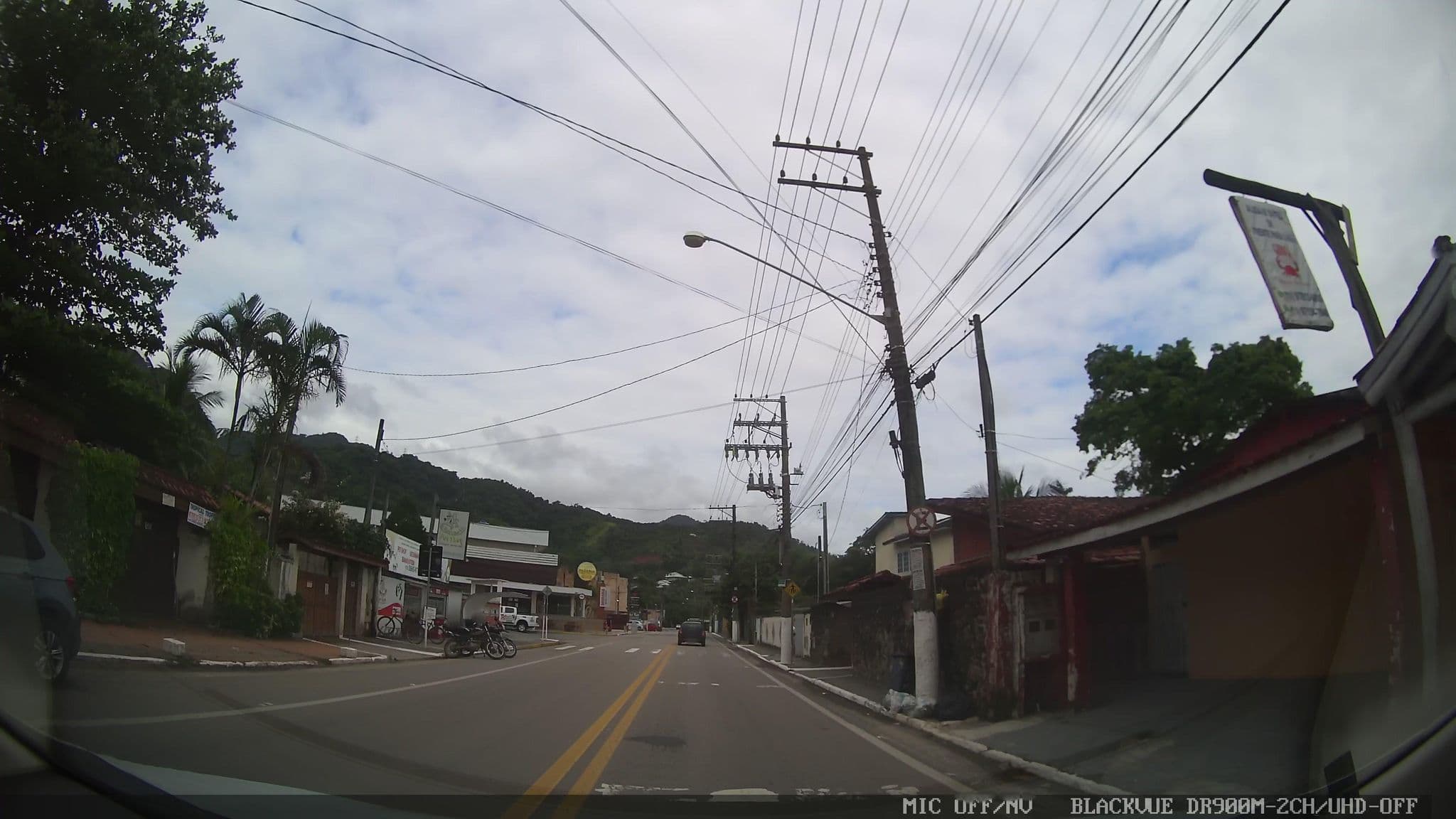 Street view near B.llacco Backpackers, Ilhabela — © marciosampaio (CC BY-SA · Mapillary)
