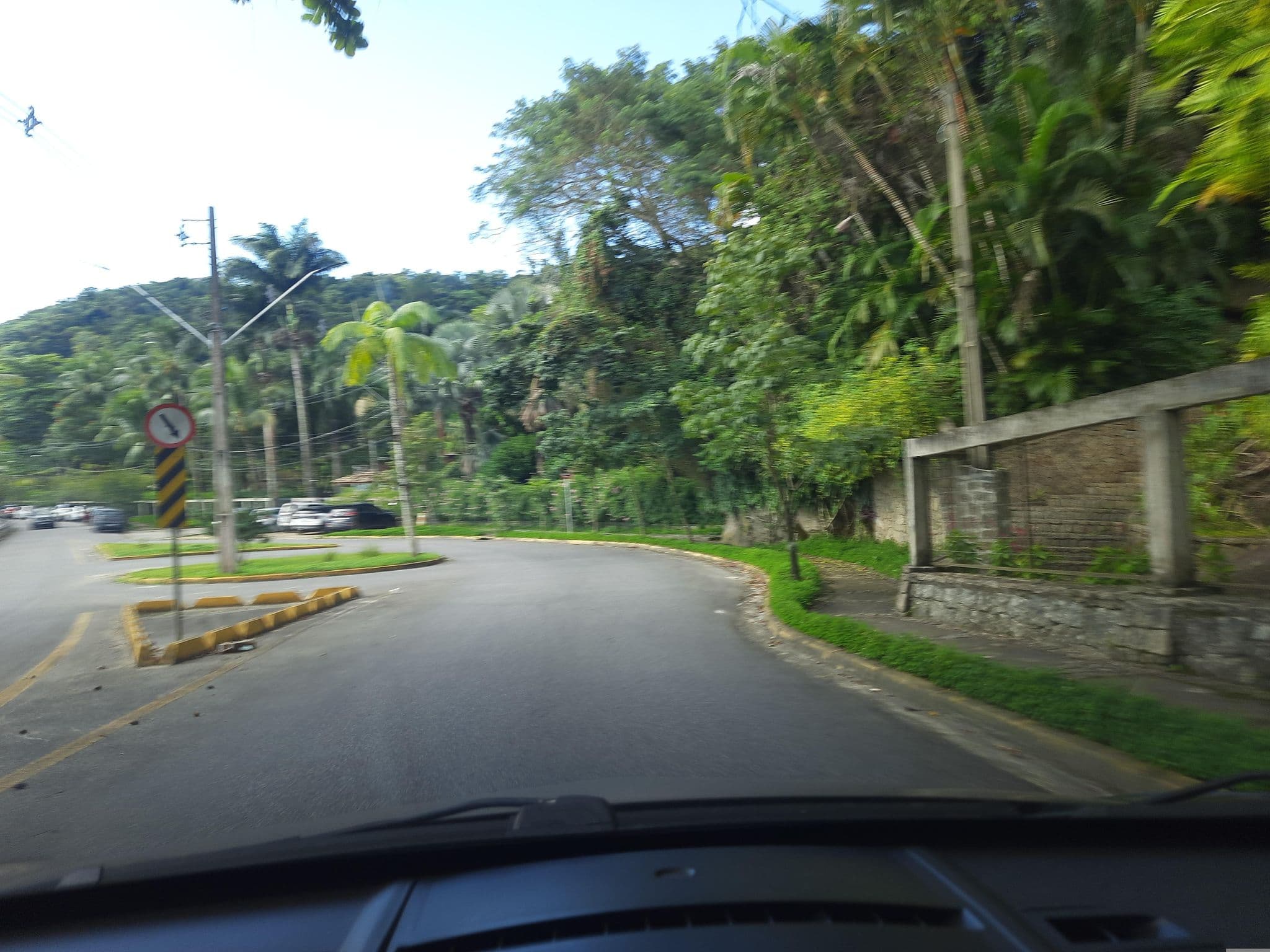 Street view near Hotel Pousada Rural, Ilhabela — © alemenezes (CC BY-SA · Mapillary)