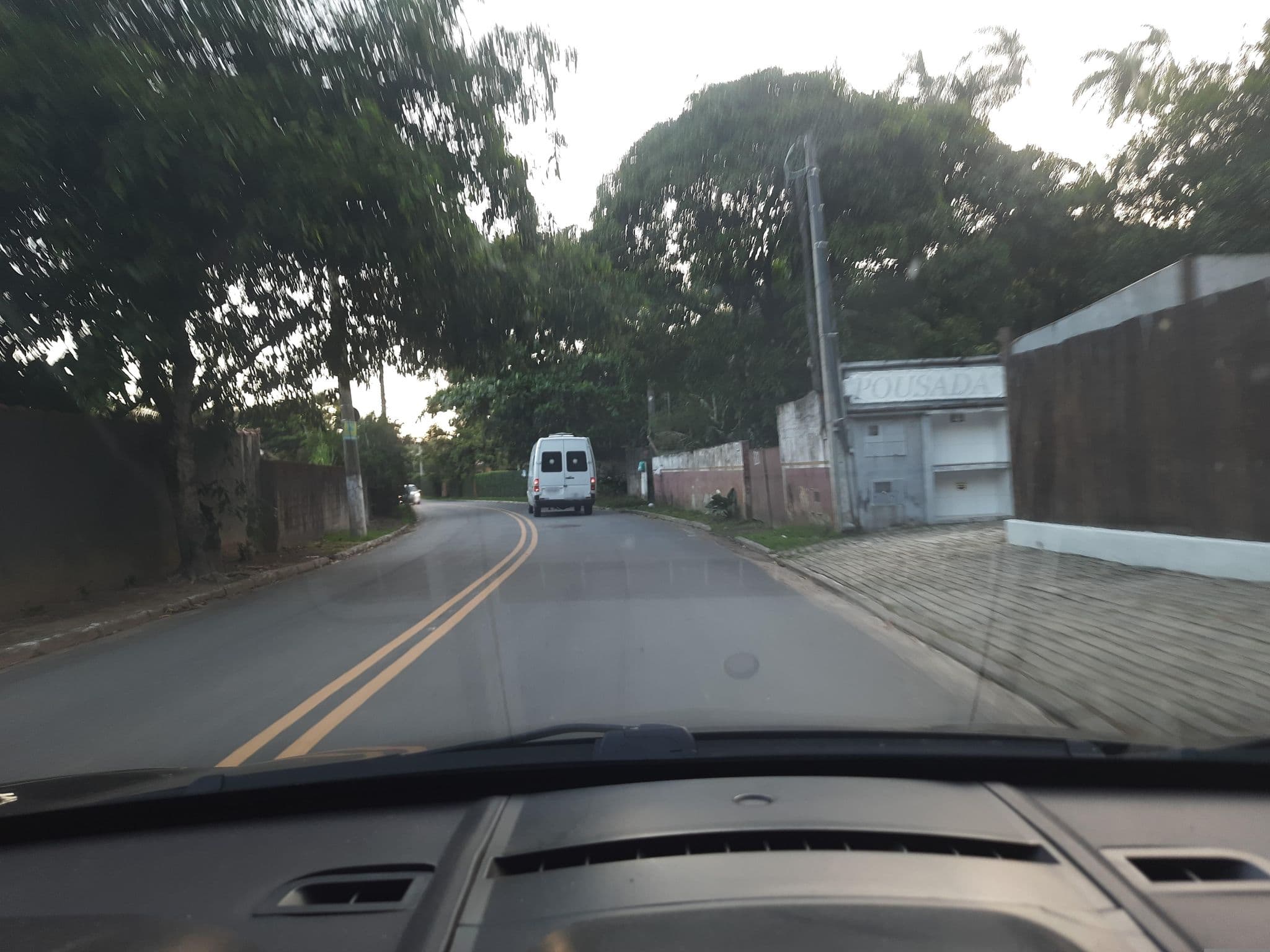 Street view near Pousada Tartarugas de Pauba, Ilhabela — © alemenezes (CC BY-SA · Mapillary)