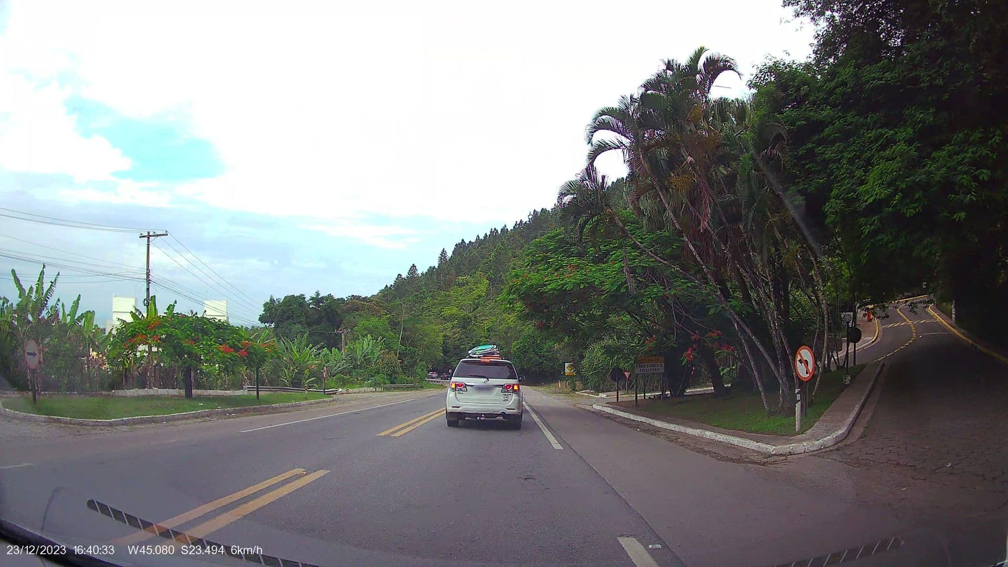 Street view near Vila Divina Pietra, Ubatuba — © WoL4p7oR (CC BY-SA · Mapillary)