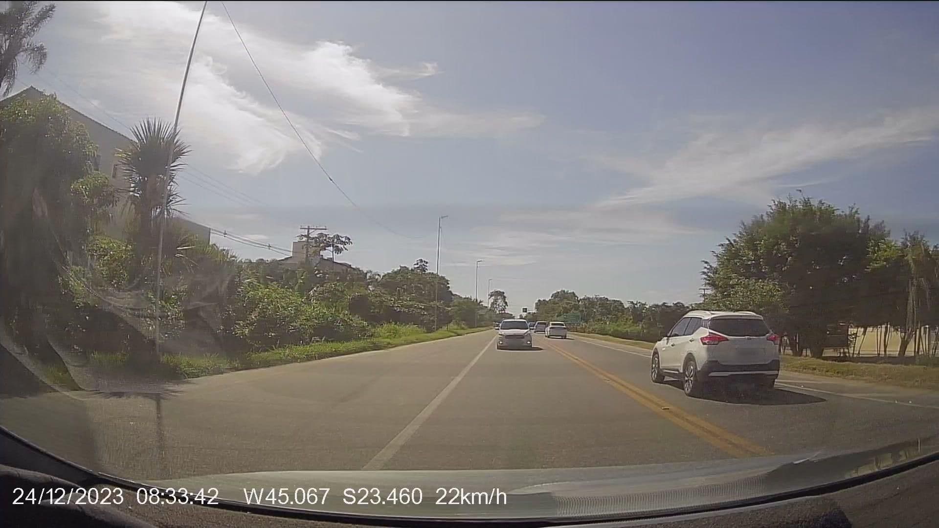 Street view near Hotel Paramar Ubatuba, Ubatuba — © WoL4p7oR (CC BY-SA · Mapillary)