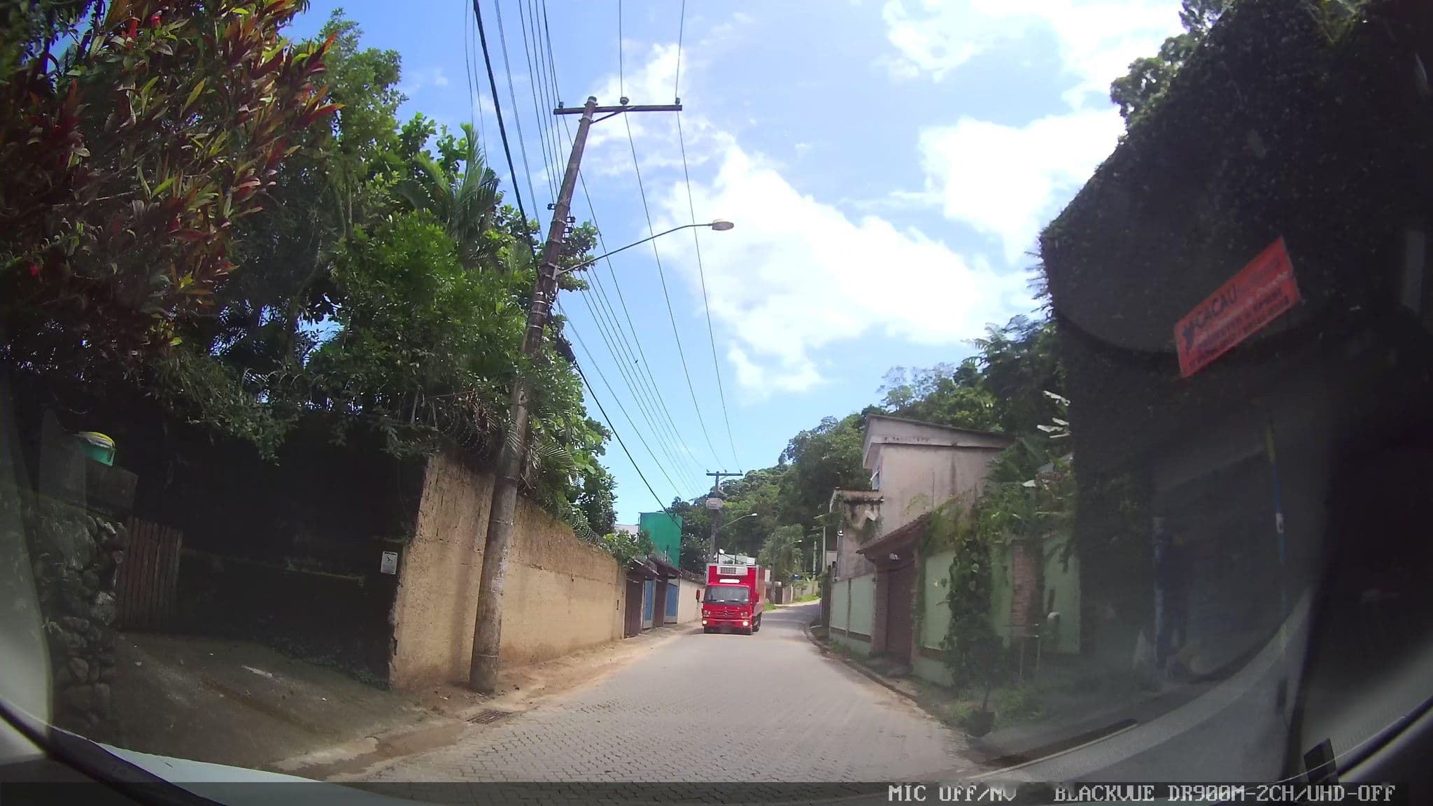 Street view near Chalé Cambury, Caraguatatuba — © marciosampaio (CC BY-SA · Mapillary)