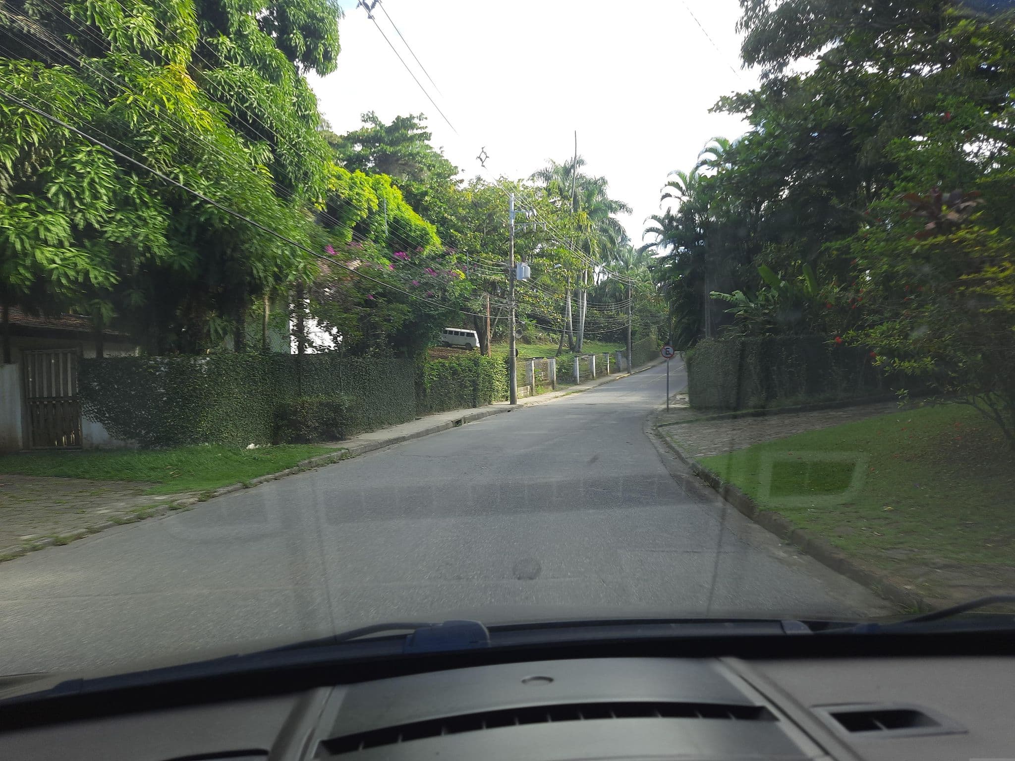 Street view near Anabela Homestay, Ilhabela — © alemenezes (CC BY-SA · Mapillary)