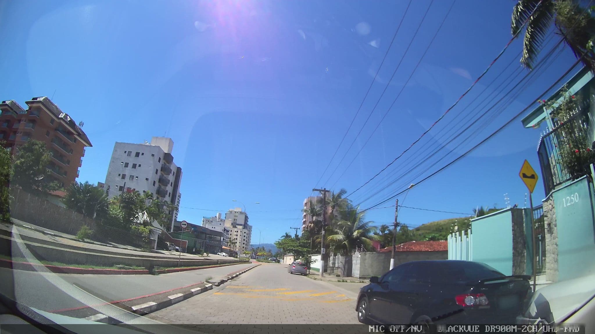 Street view near Pousada Catavento, Caraguatatuba — © marciosampaio (CC BY-SA · Mapillary)