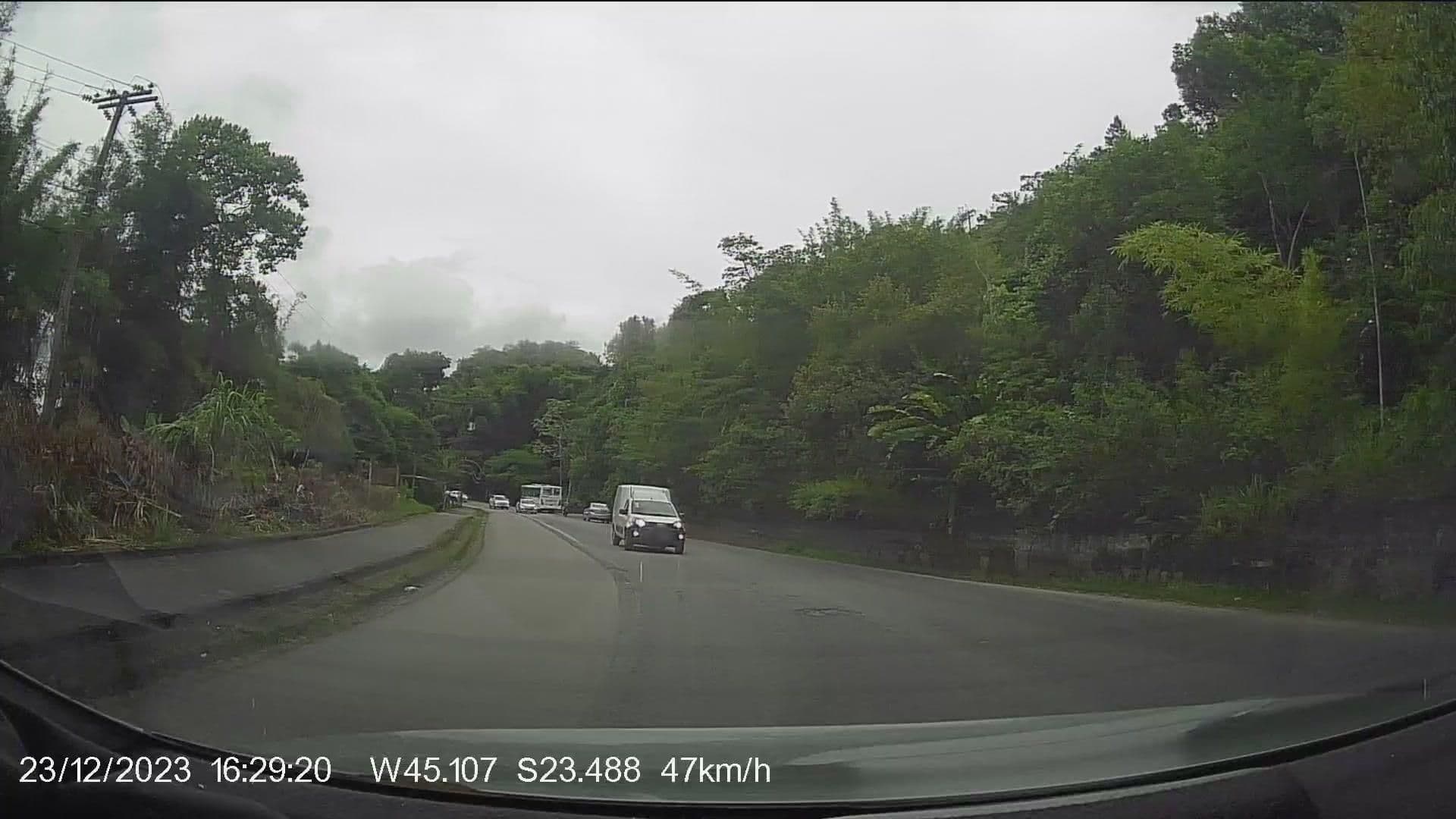 Street view near Pousada Mare Mansa, Ubatuba — © WoL4p7oR (CC BY-SA · Mapillary)