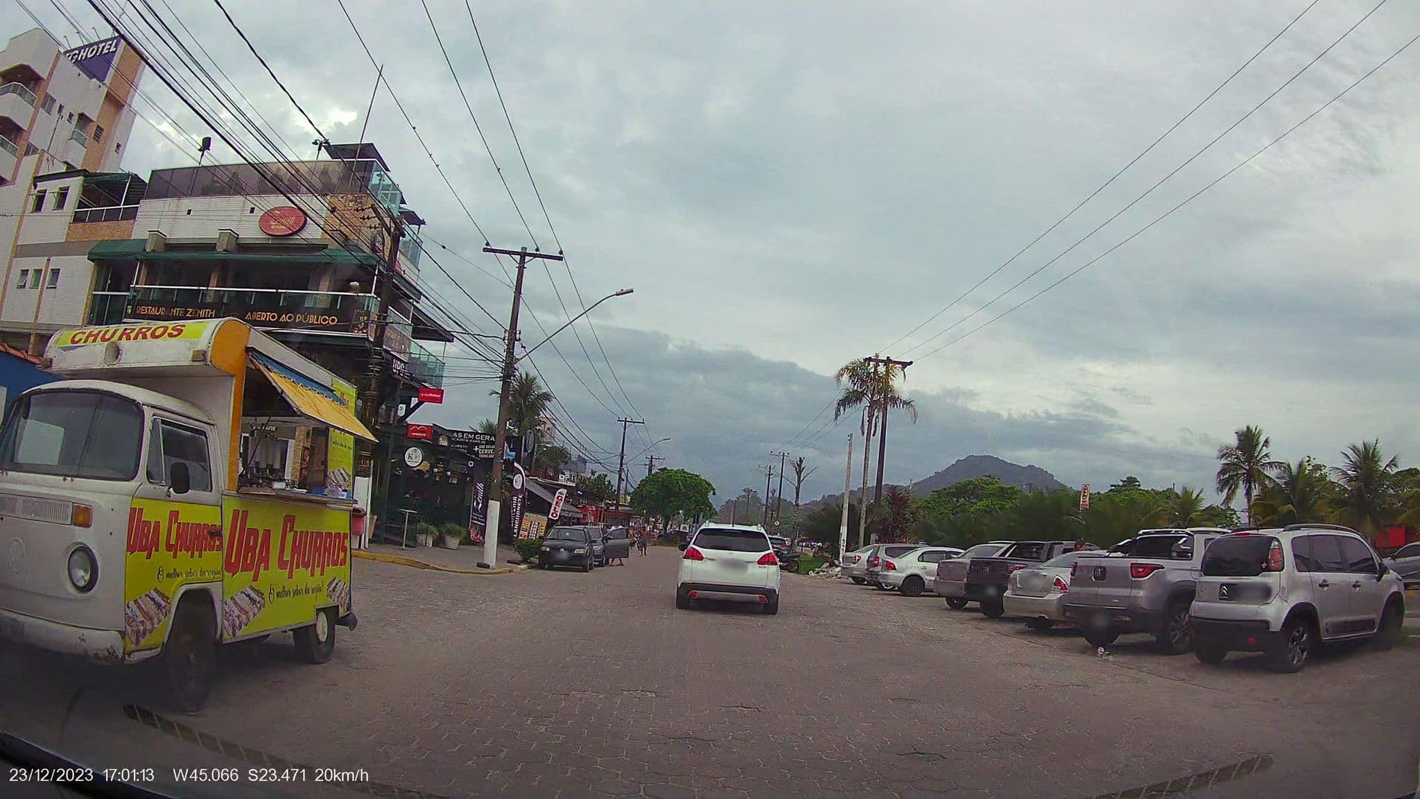 Street view near UPG Hotel Ubatuba Praia Grande Hotel, Ubatuba — © WoL4p7oR (CC BY-SA · Mapillary)