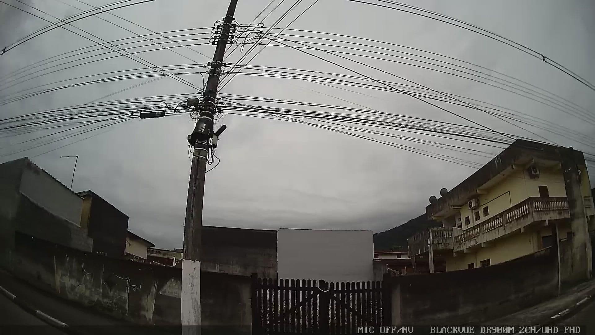 Street view near Pousada Cantagalo, Caraguatatuba — © yaf1 (CC BY-SA · Mapillary)
