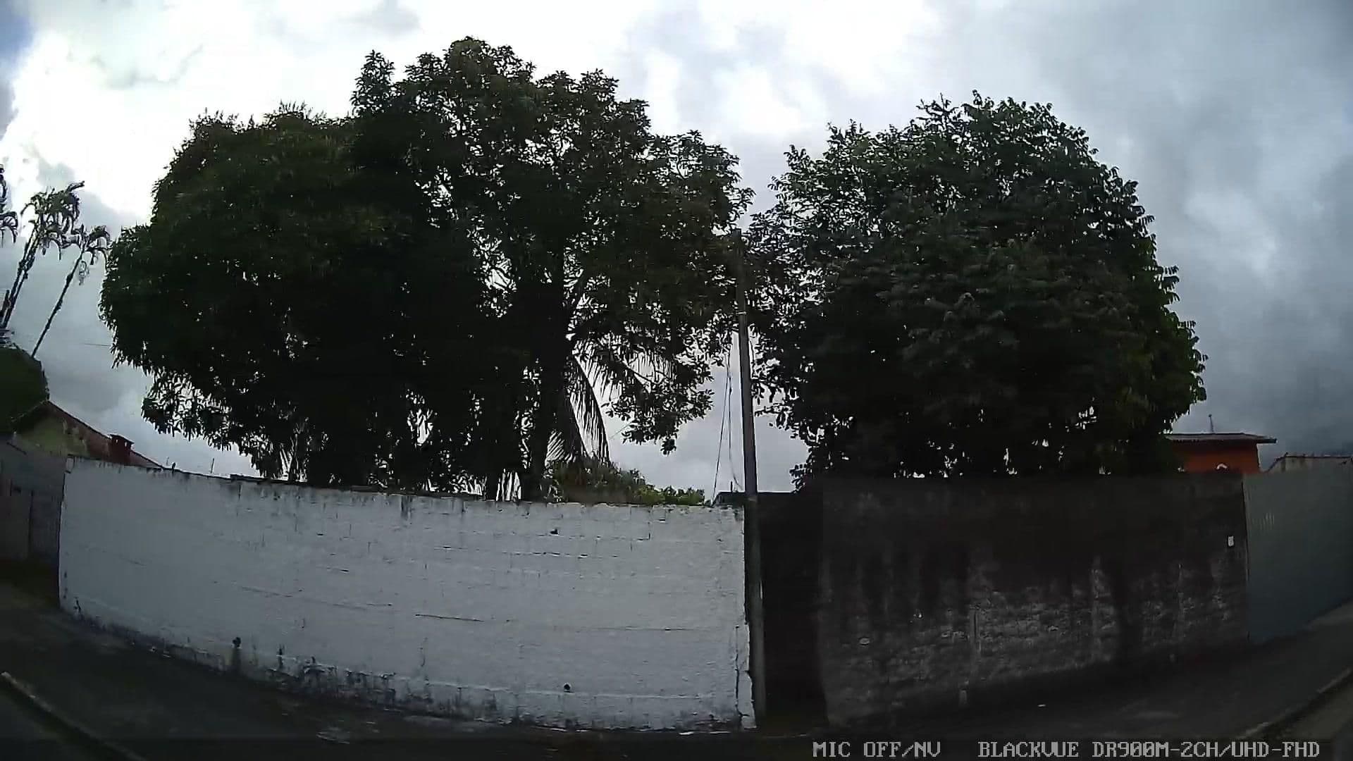 Street view near Pousada Peron, Caraguatatuba — © yaf1 (CC BY-SA · Mapillary)