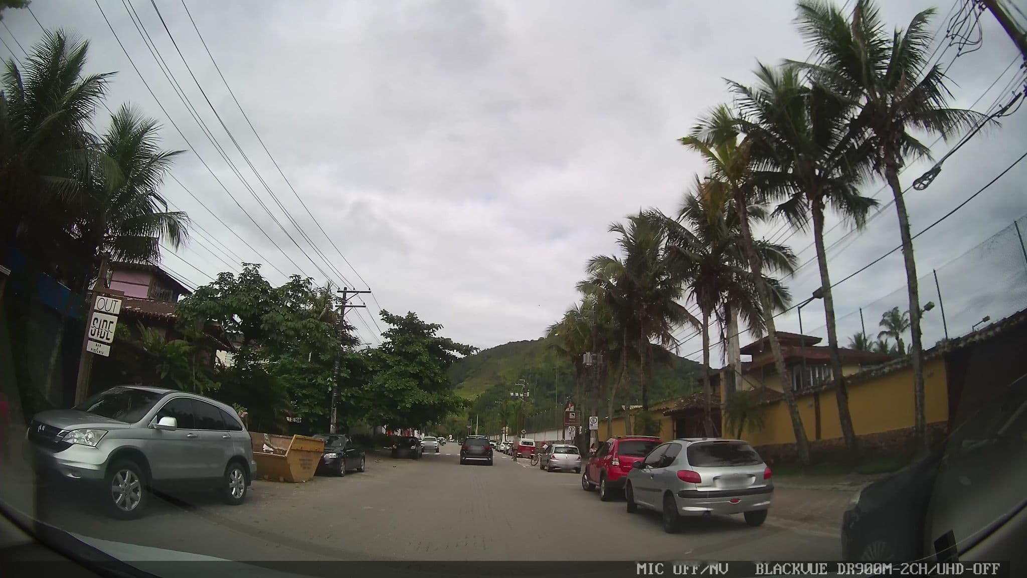 Street view near Laika Hostel, Ilhabela — © marciosampaio (CC BY-SA · Mapillary)