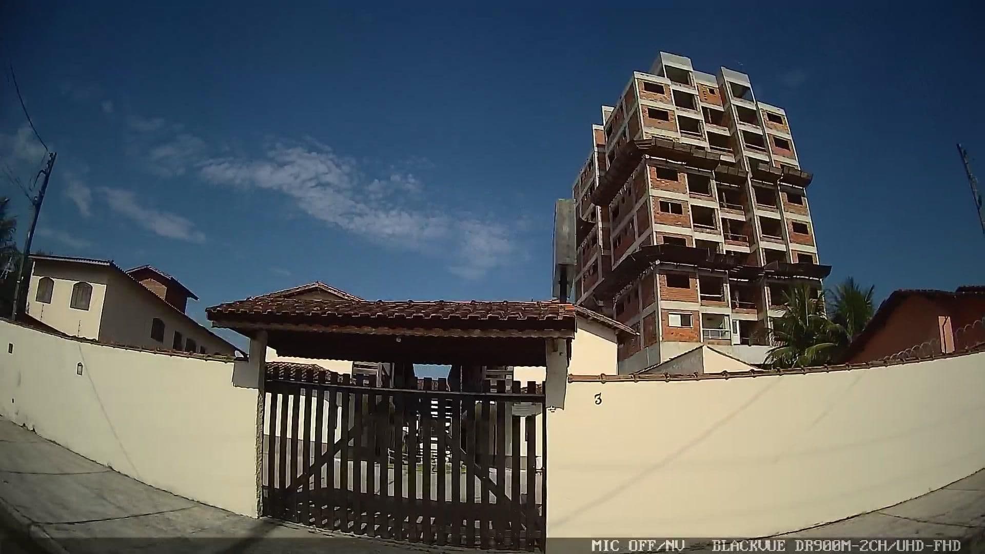 Street view near Pousada Tropical, Caraguatatuba — © yaf1 (CC BY-SA · Mapillary)