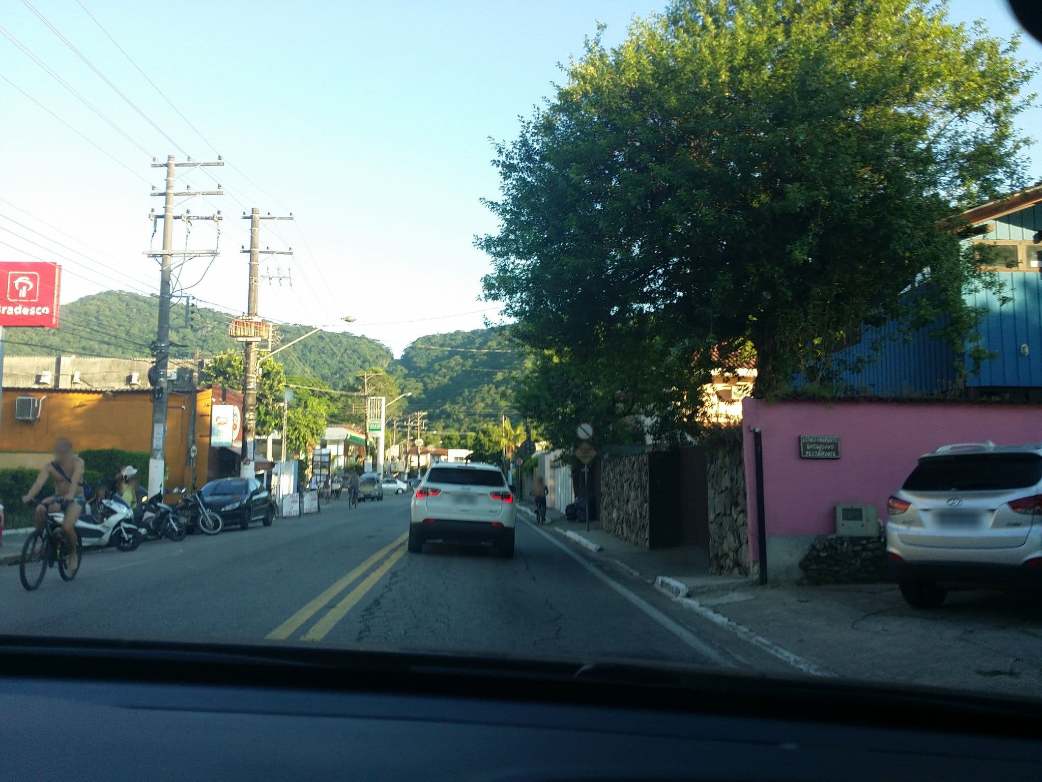 Street view near Residencial Flores de Bruxela, Ilhabela — © viniciuscsf (CC BY-SA · Mapillary)