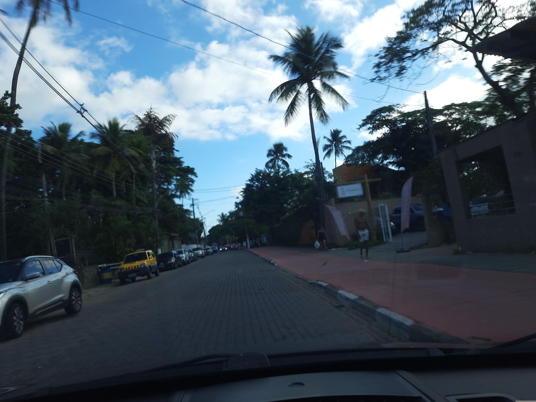 Street view near Yannai Chalé Praia, Ilhabela — © alemenezes (CC BY-SA · Mapillary)