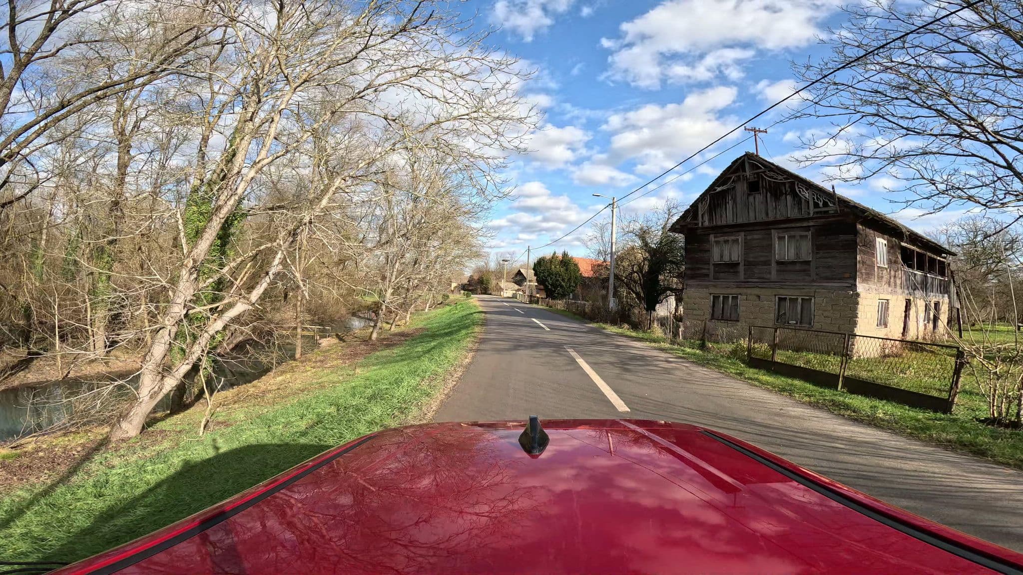Street view near Kuvarna apartman, Sunja — © tomislavzen12 (CC BY-SA · Mapillary)