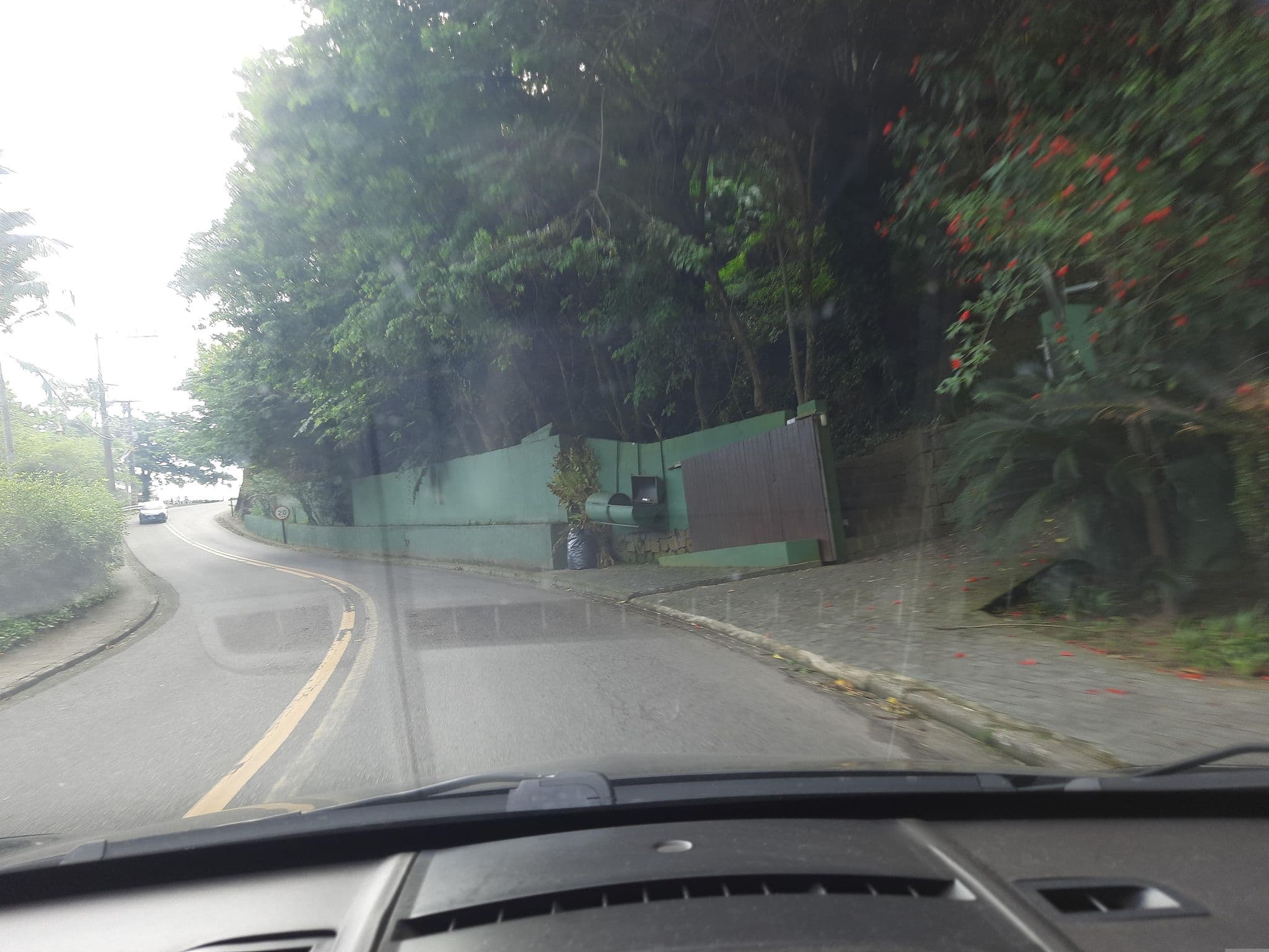 Street view near Hotel Pousada Rural, Ilhabela — © alemenezes (CC BY-SA · Mapillary)