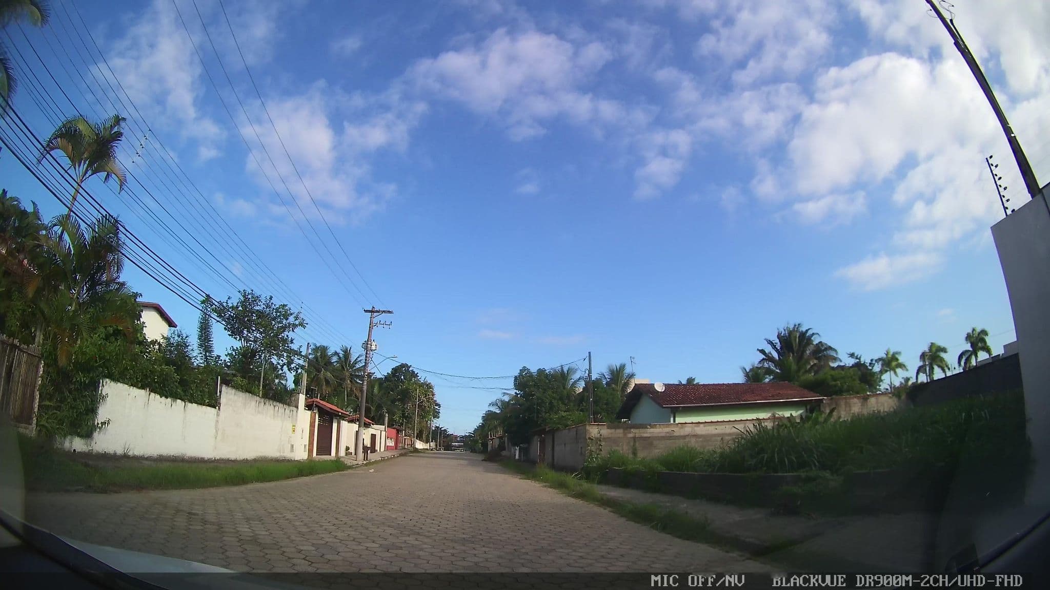 Street view near Chalés Santorini, Caraguatatuba — © marciosampaio (CC BY-SA · Mapillary)