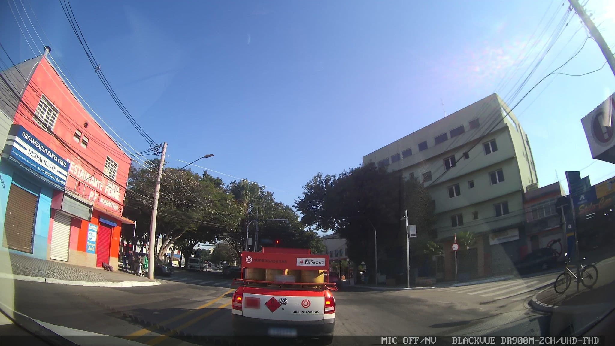 Street view near Quinta Dos Pinhais - Sto Antonio Do Pinhal, São José dos Campos — © yaf1 (CC BY-SA · Mapillary)