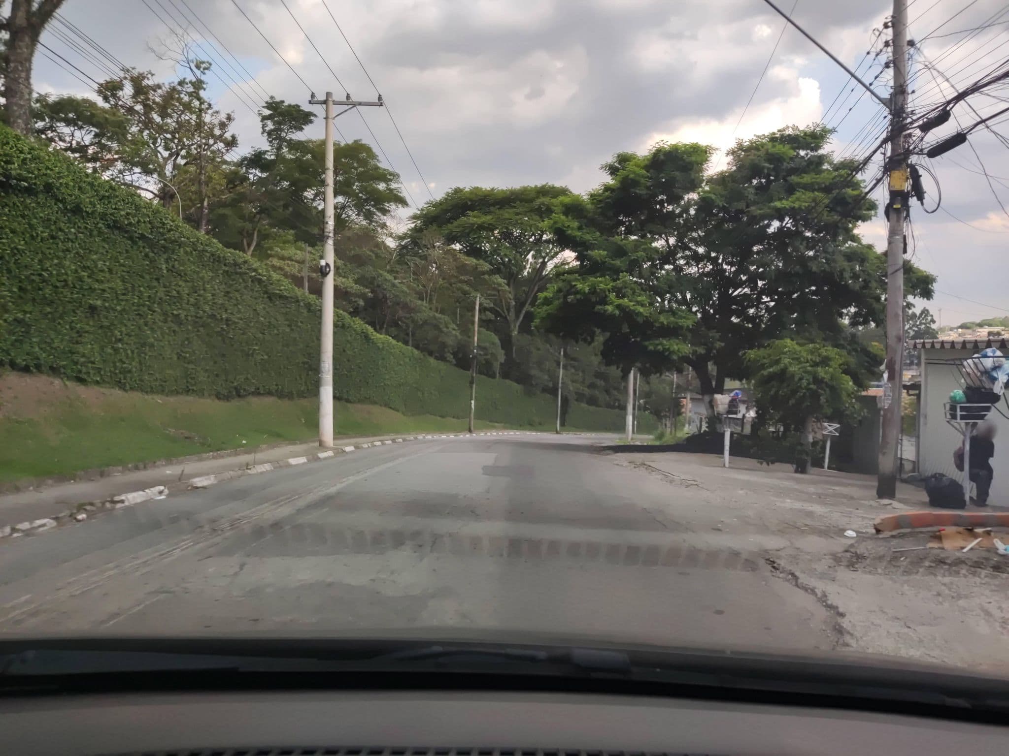 Street view near Piscina (Nippon), Arujá — © quionzo (CC BY-SA · Mapillary)