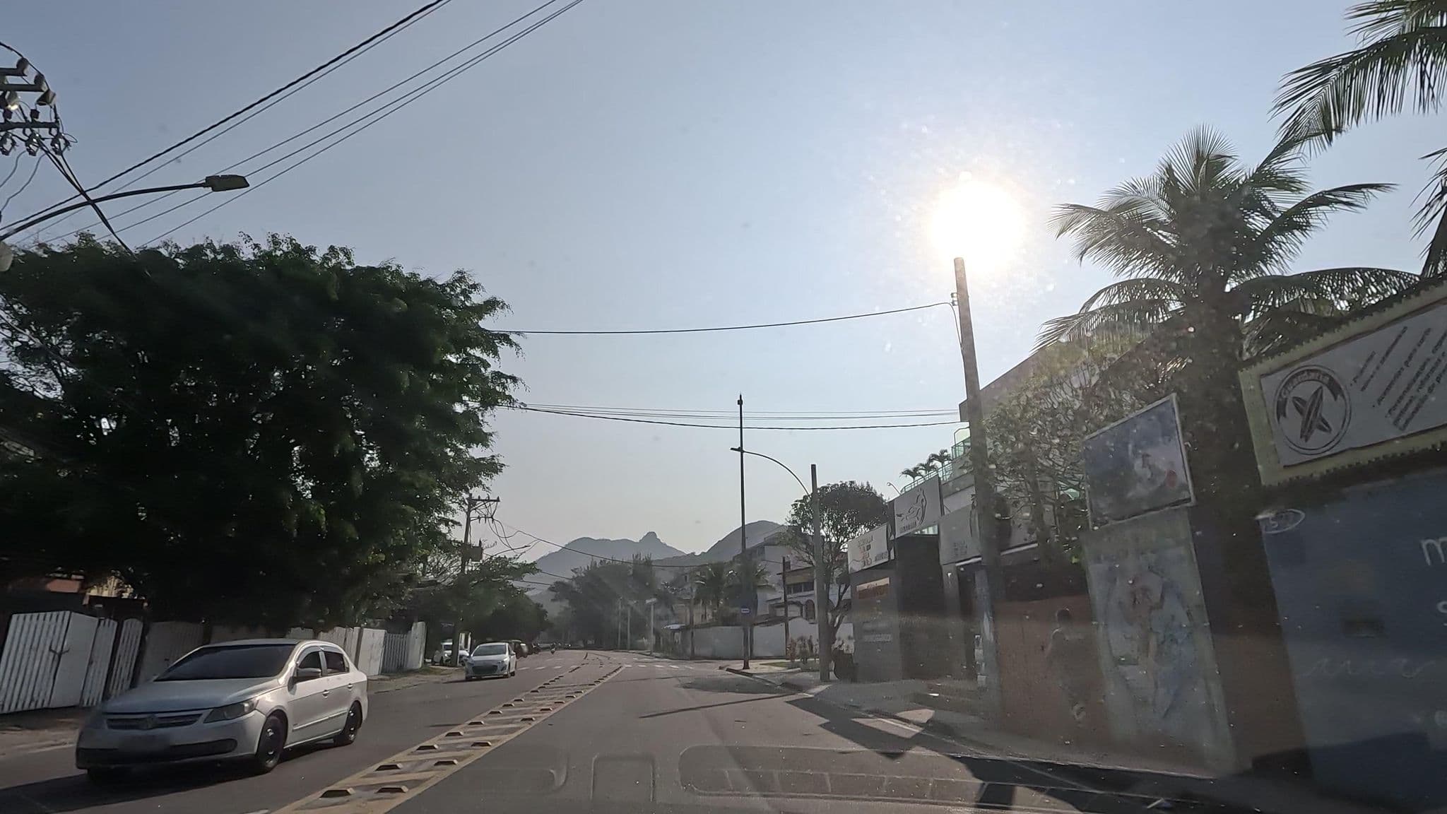 Street view near Hostel Sobre as Ondas, Barra da Tijuca — © enzostana (CC BY-SA · Mapillary)