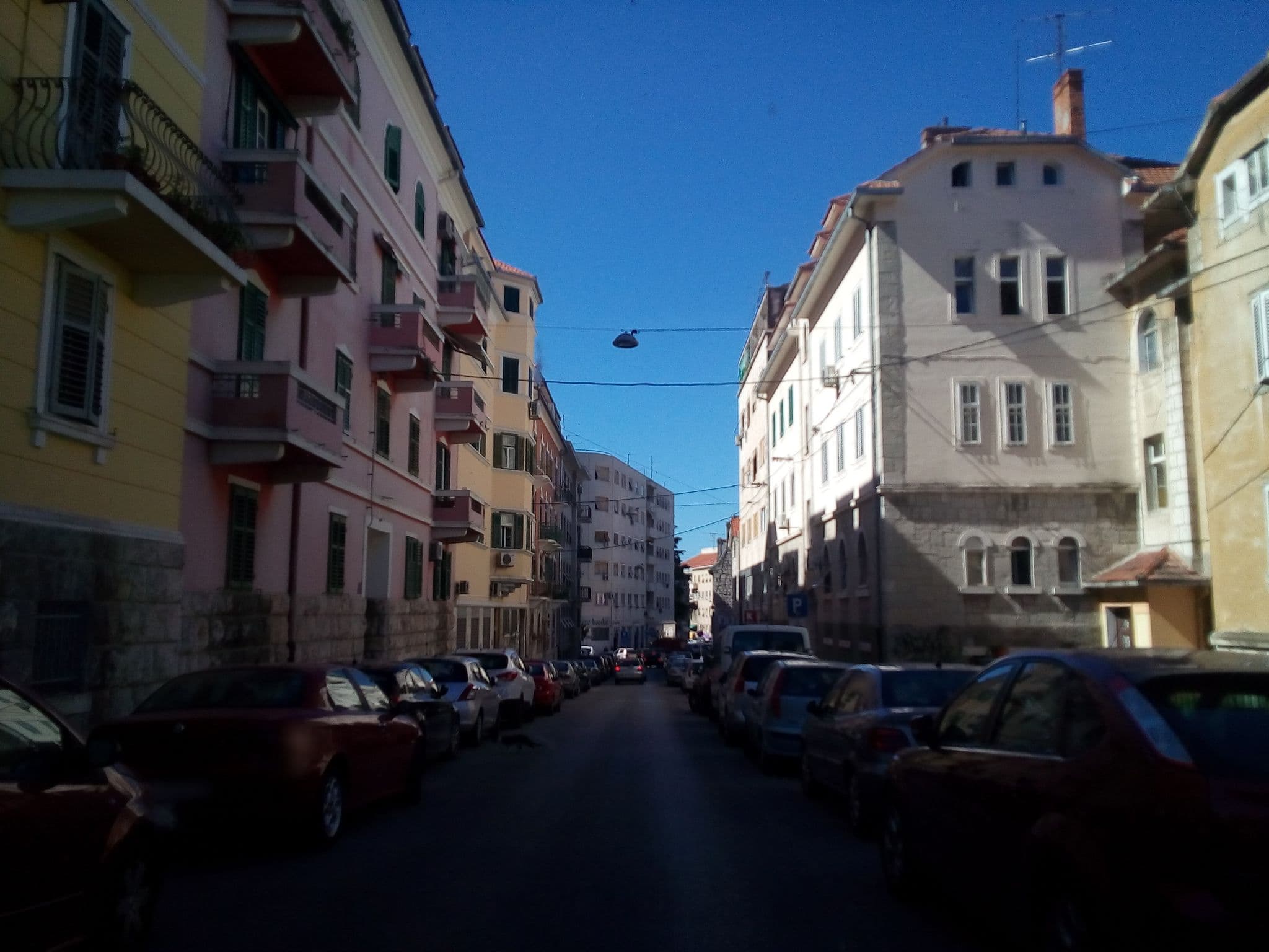 Street view near Sarella, Split — © karthoo (CC BY-SA · Mapillary)