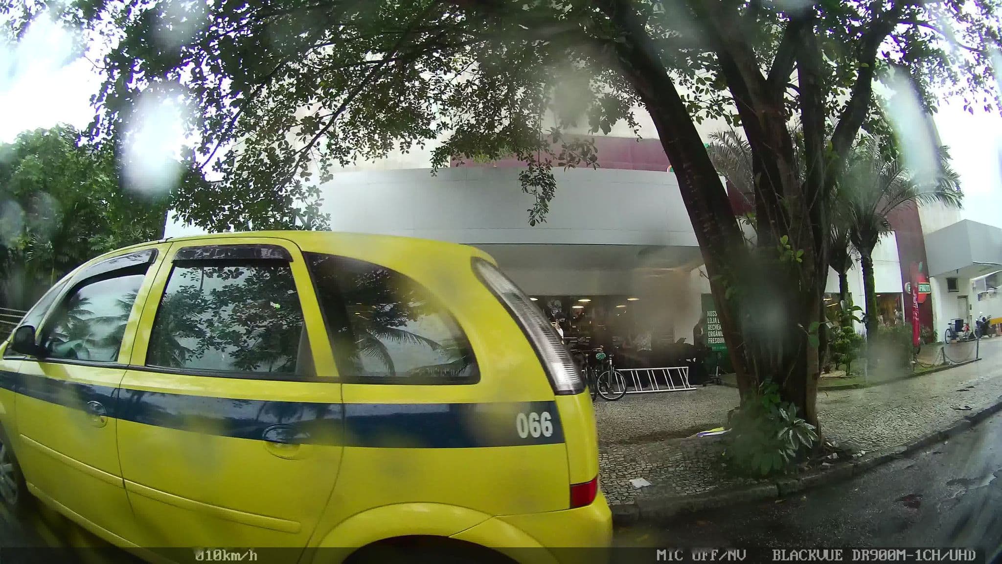Street view near Pritel, Barra da Tijuca — © kaart_1 (CC BY-SA · Mapillary)