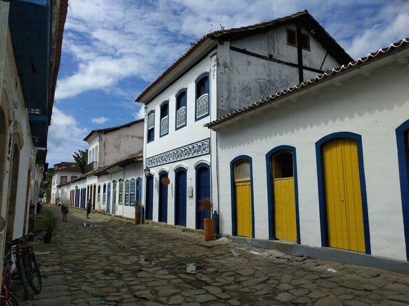 Street view near Pousada do Sandi, Paraty — © janvanbekkum (CC BY-SA · Mapillary)