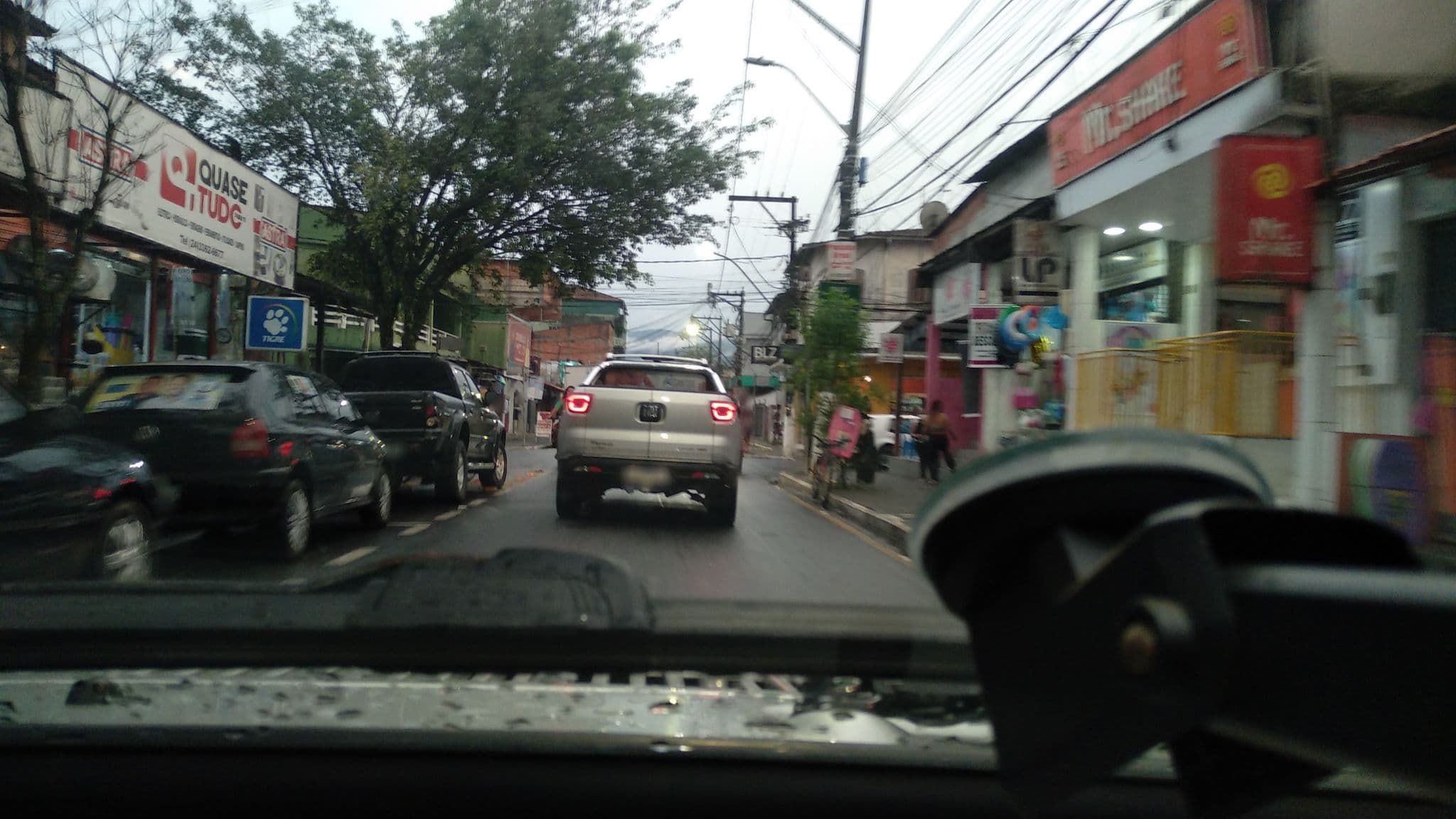 Street view near Pousada Raízes, Angra dos Reis — © agm2112 (CC BY-SA · Mapillary)