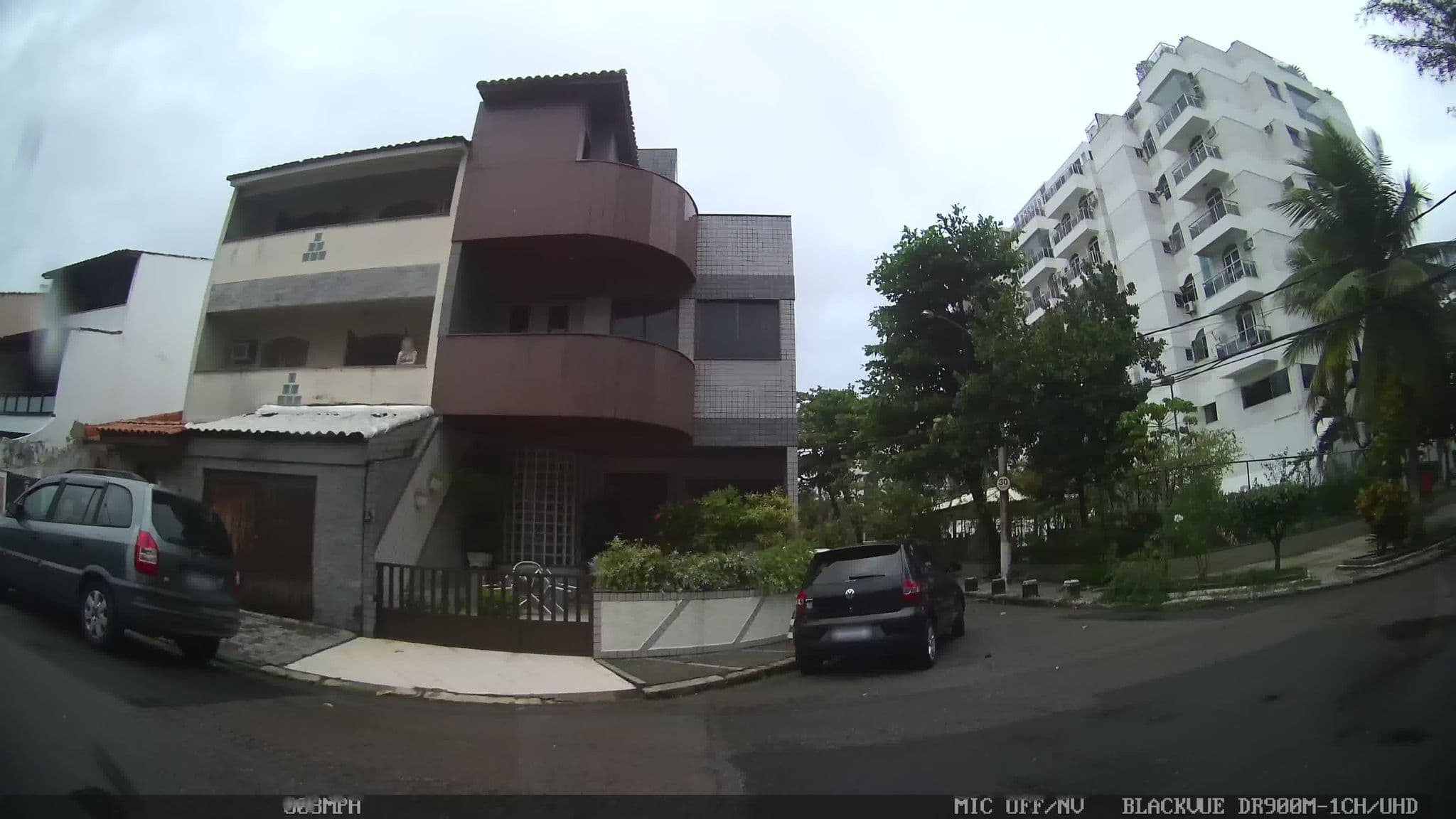 Street view near Beach House Barra, Barra da Tijuca — © kaart_1 (CC BY-SA · Mapillary)