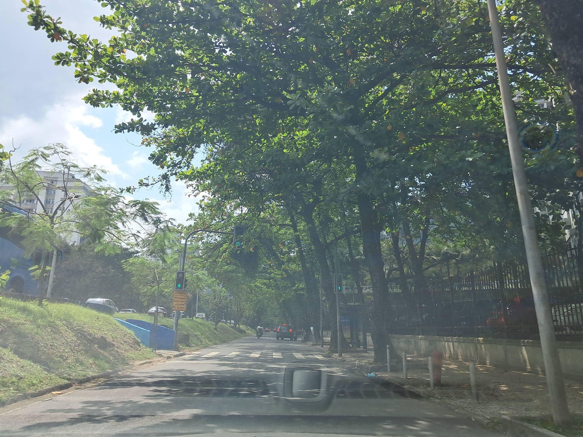 Street view near Motel Escort, Rocinha — © enzostana (CC BY-SA · Mapillary)