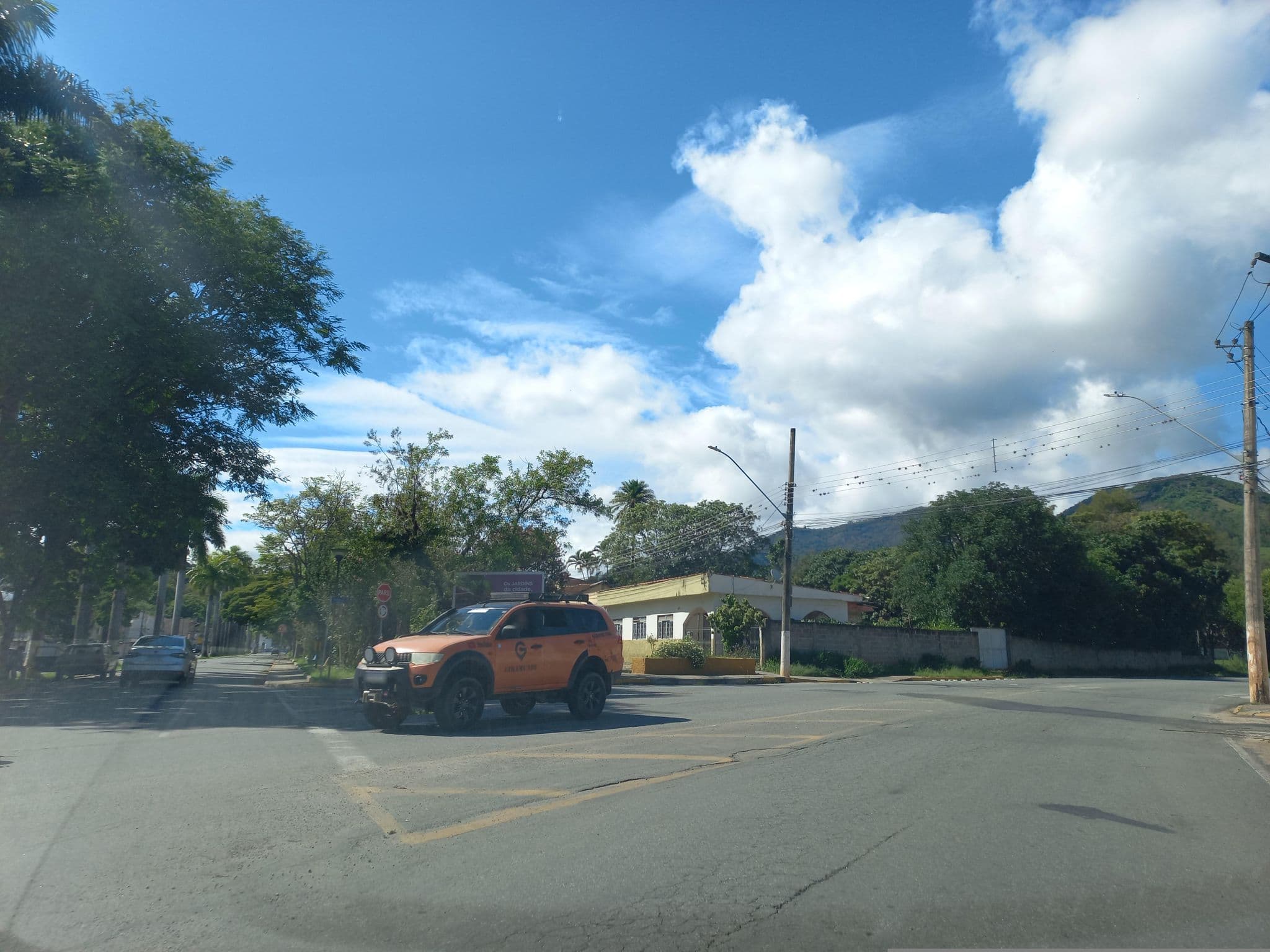 Street view near Hotel de Transito do 4o Bcomb, Itajubá — © and_eng (CC BY-SA · Mapillary)