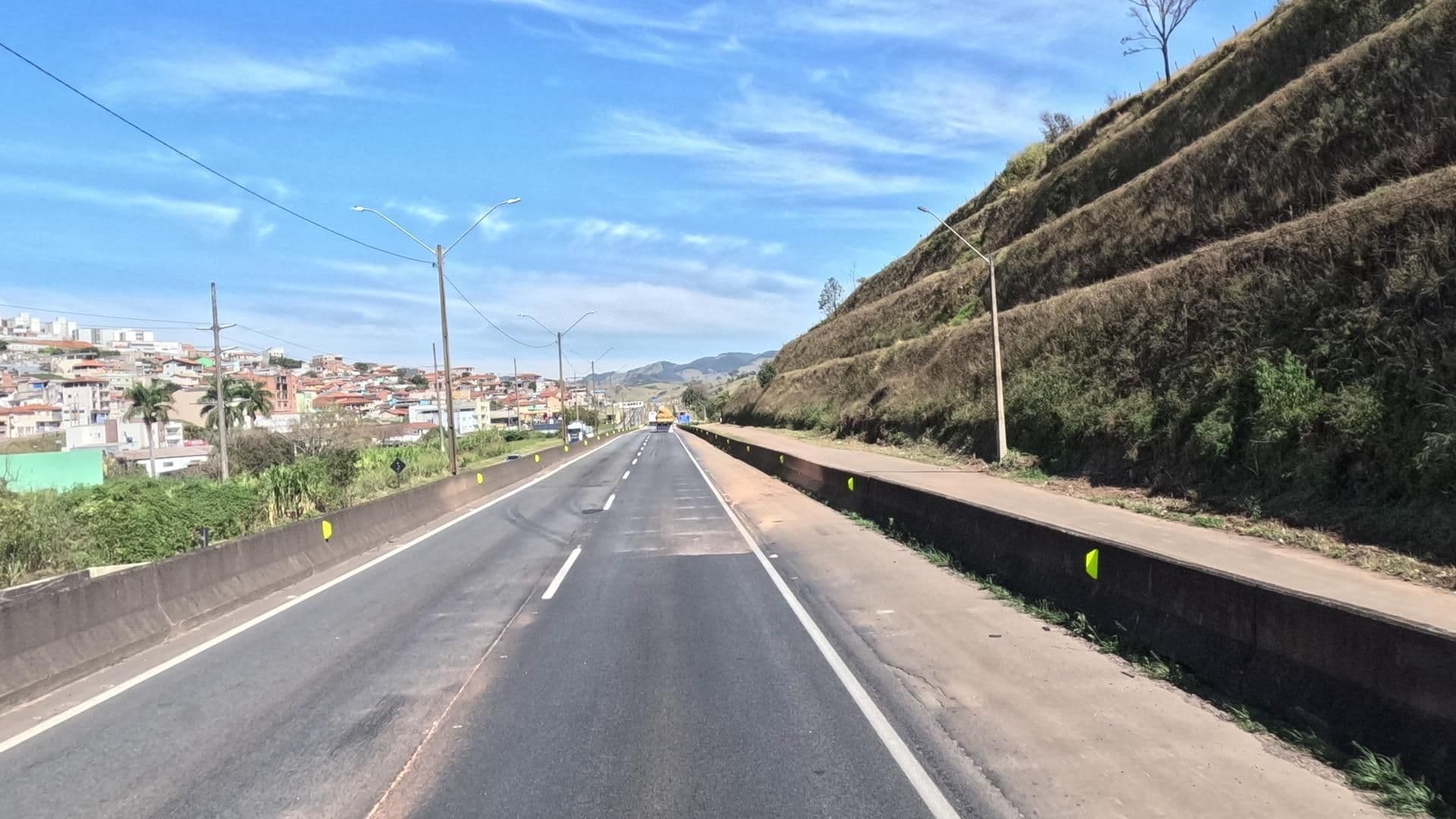 Street view near Hotel Fazenda do Principe, Cambuí — © bct (CC BY-SA · Mapillary)