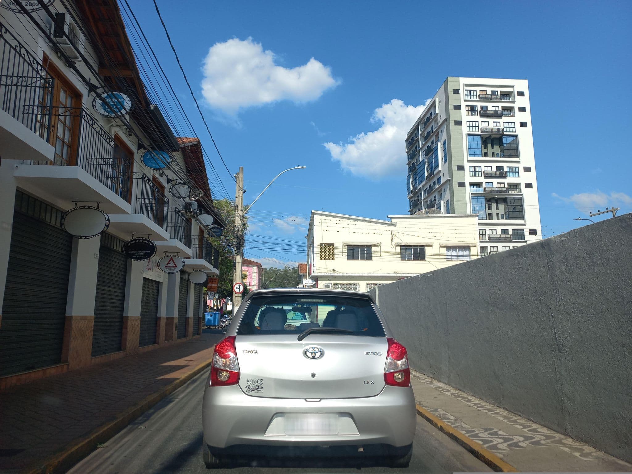 Street view near Reataurante Embaixador, Itajubá — © and_eng (CC BY-SA · Mapillary)