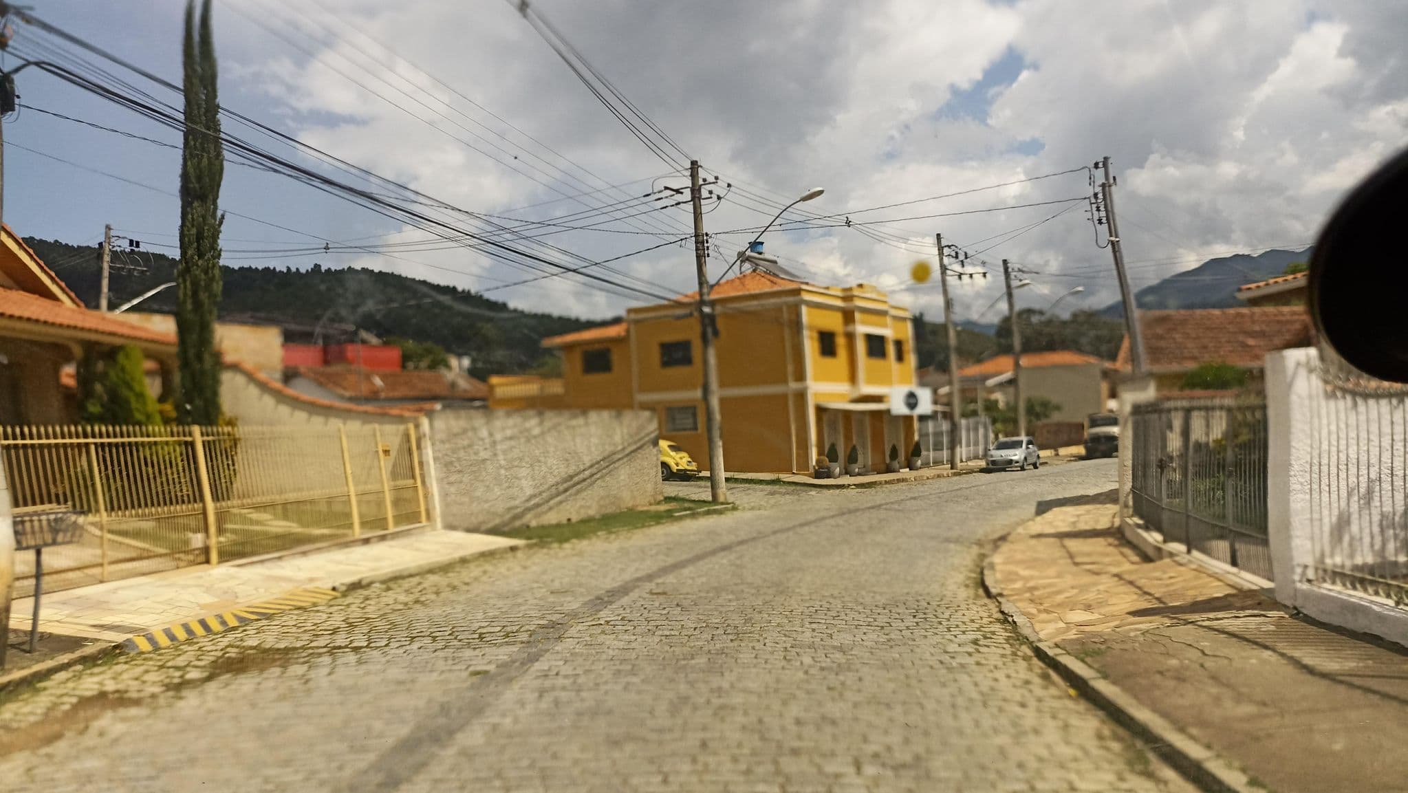 Street view near Hotel Fazenda Recanto dos Pinheiros, Passa Quatro — © MuitoAlemdasFronteiras (CC BY-SA · Mapillary)