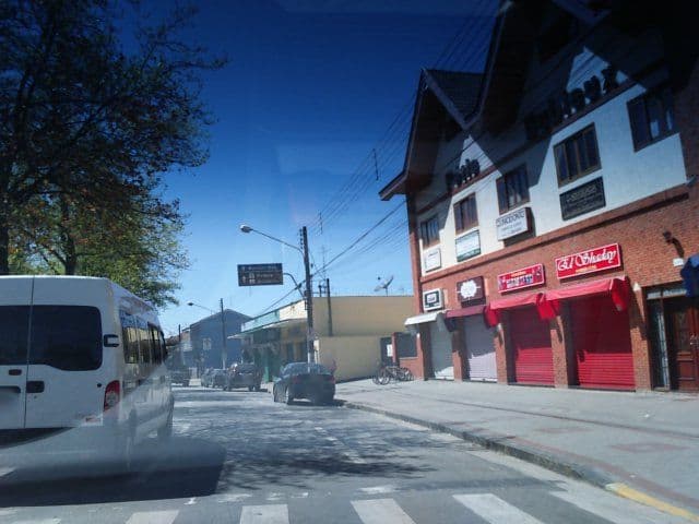 Street view near Pousada dos Pássaros, Campos do Jordão — © pingflood (CC BY-SA · Mapillary)