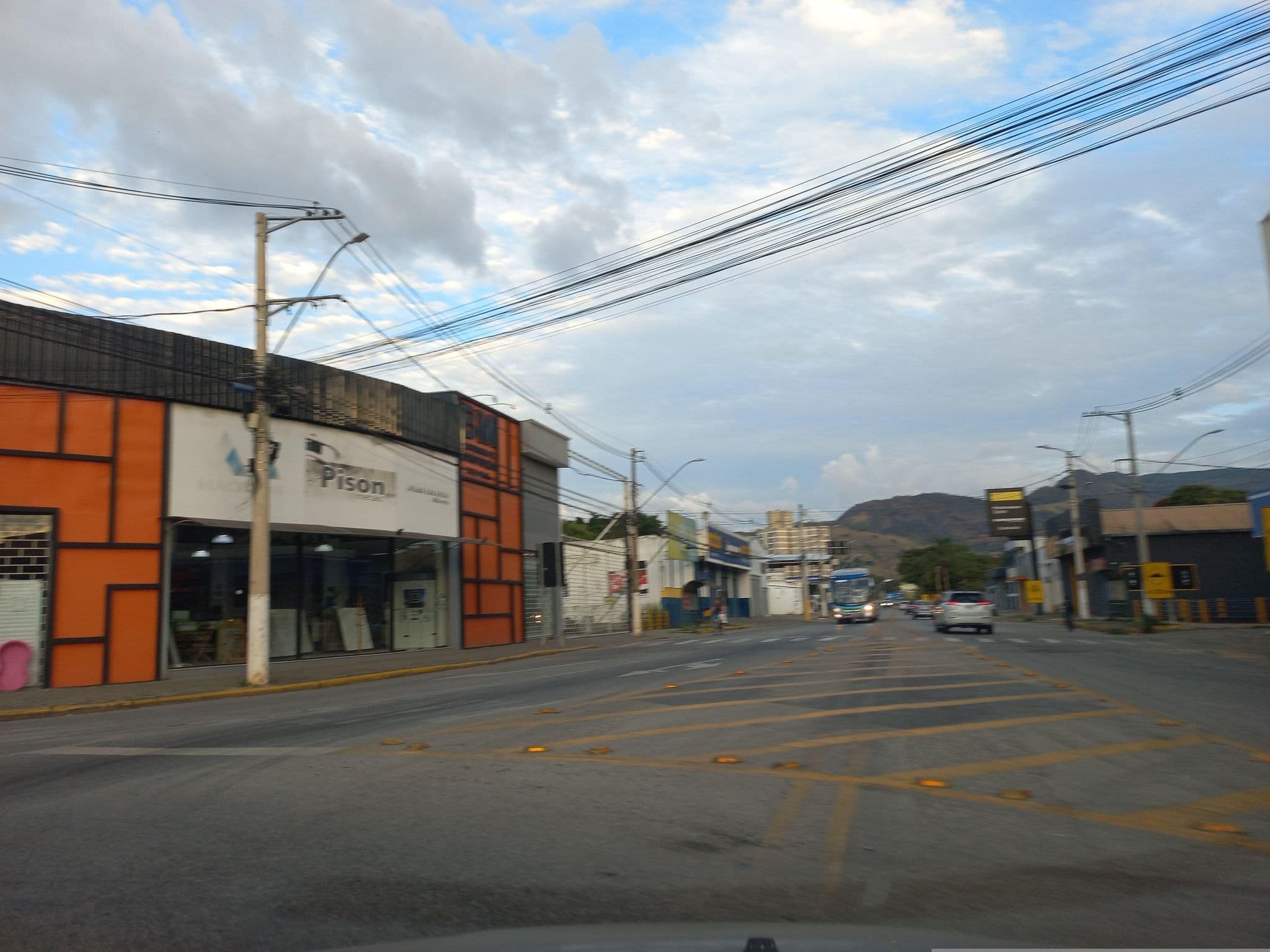 Street view near Hotel Real, Itajubá — © and_eng (CC BY-SA · Mapillary)