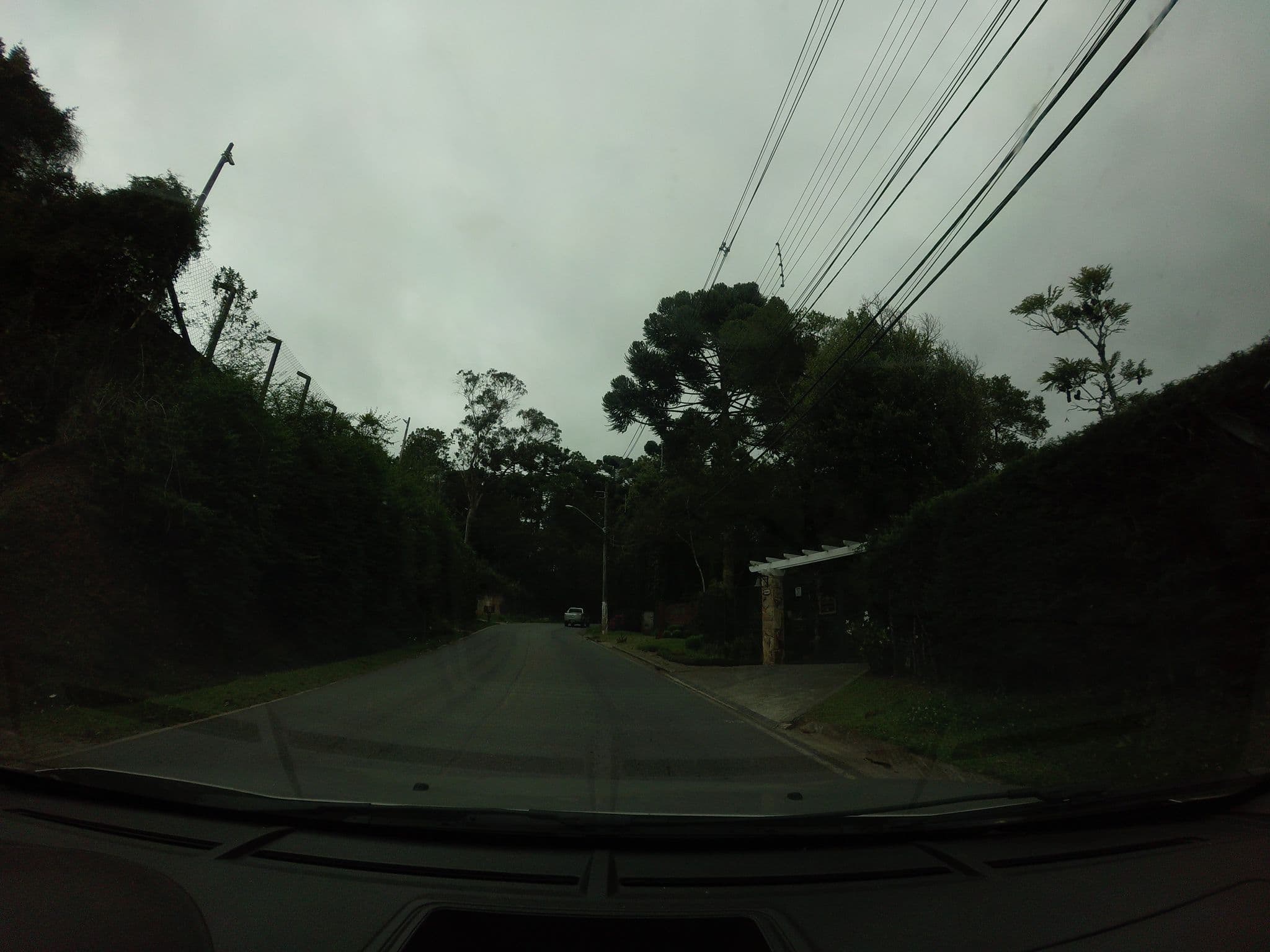 Street view near Mar Deny Pousada, Campos do Jordão — © andersoal (CC BY-SA · Mapillary)
