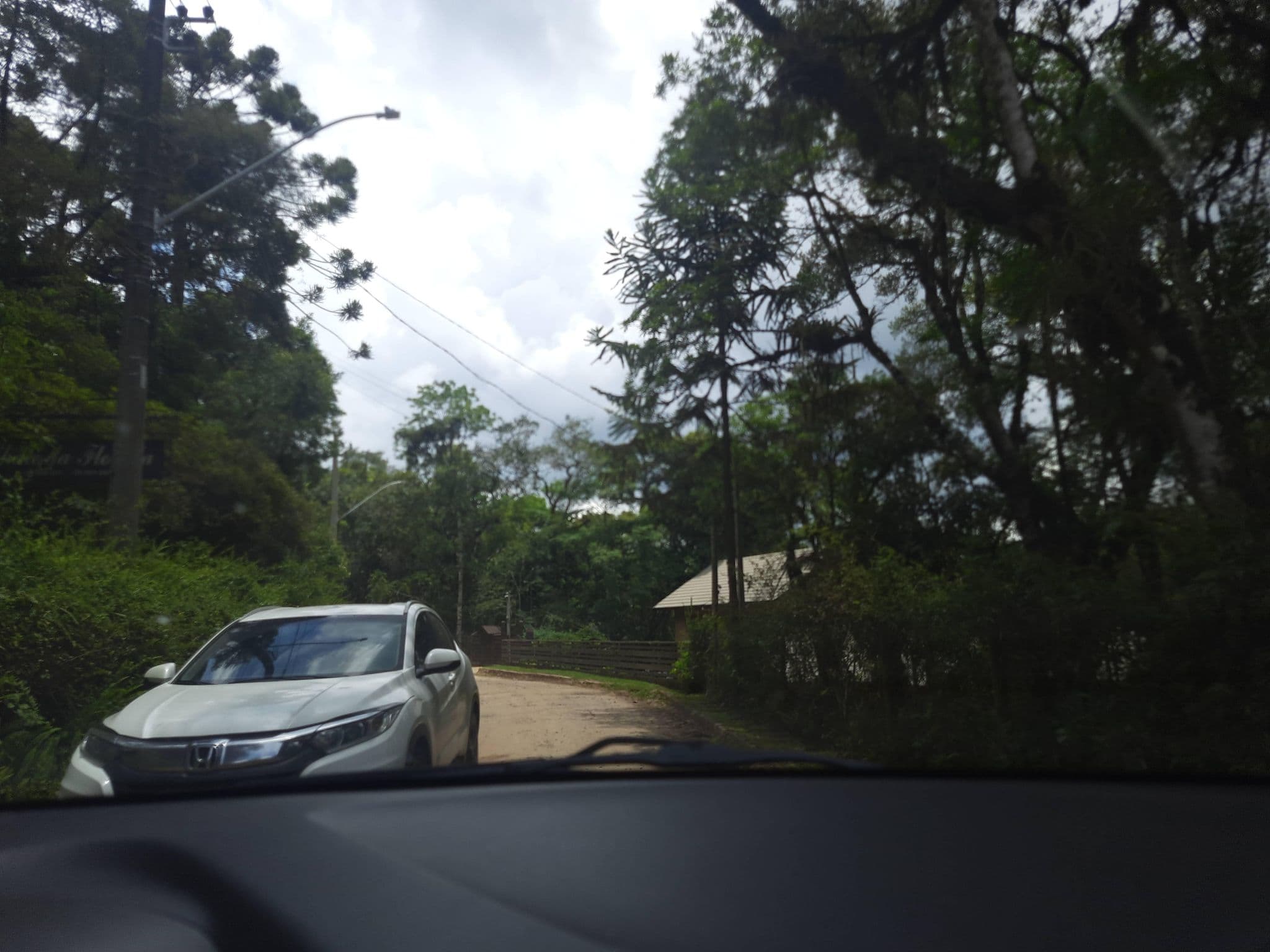 Street view near Pousada Le Bouquet, Monte Verde — © alemenezes (CC BY-SA · Mapillary)