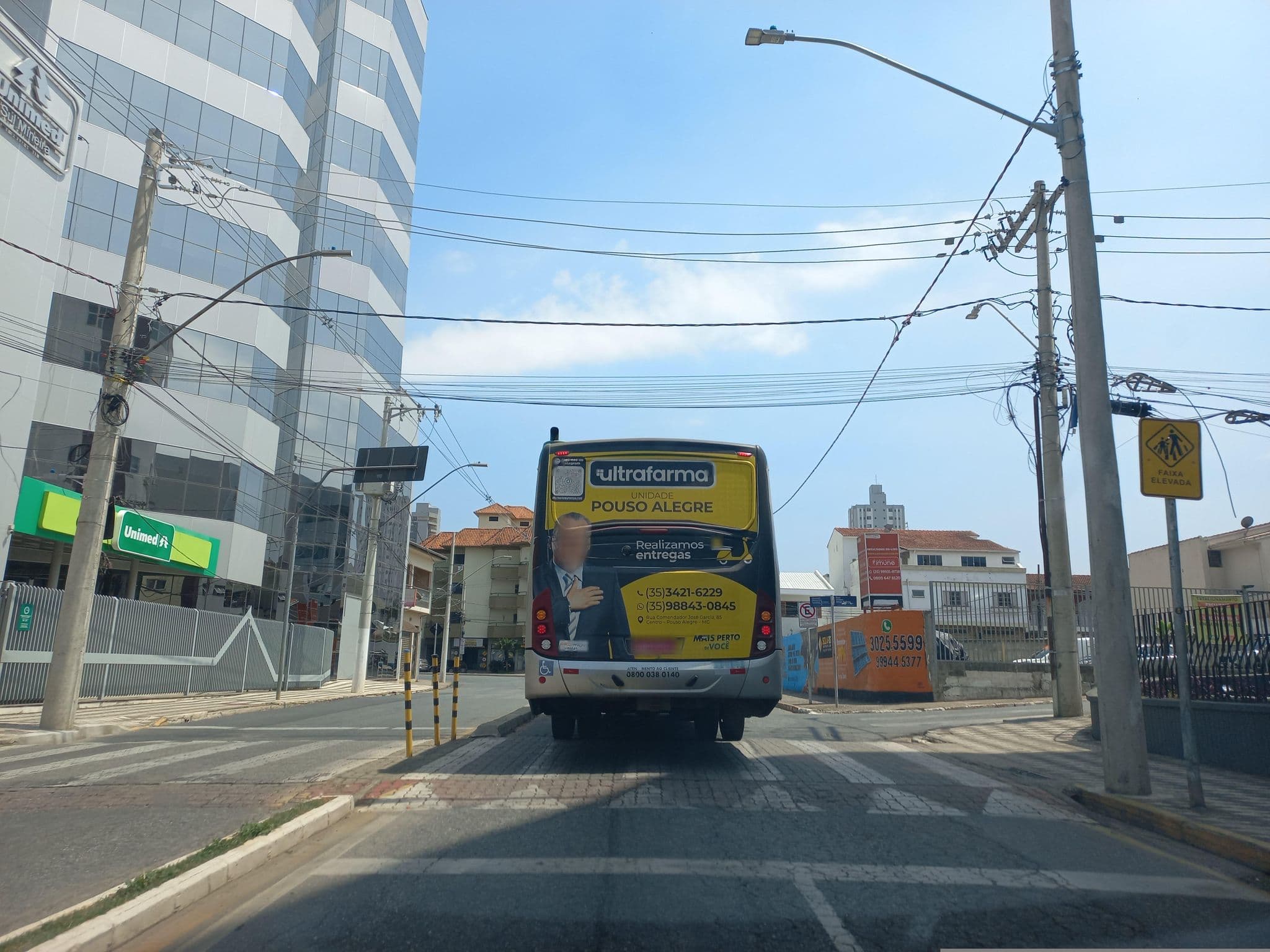 Street view near Hotel Central Parque, Pouso Alegre — © and_eng (CC BY-SA · Mapillary)