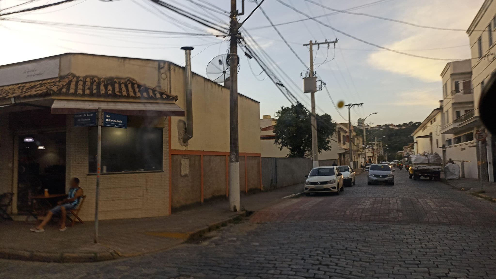 Street view near Pousada Santo Antônio, São Lourenço — © MuitoAlemdasFronteiras (CC BY-SA · Mapillary)