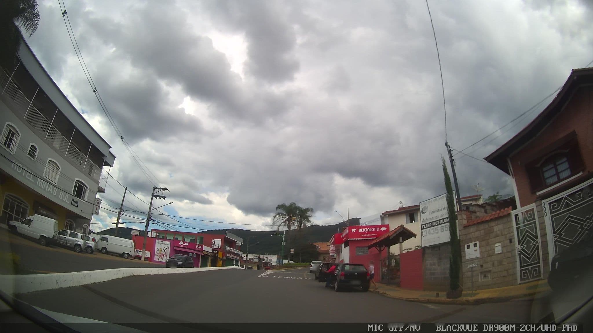 Street view near Hotel do Caipira 1, Extrema — © marciosampaio (CC BY-SA · Mapillary)
