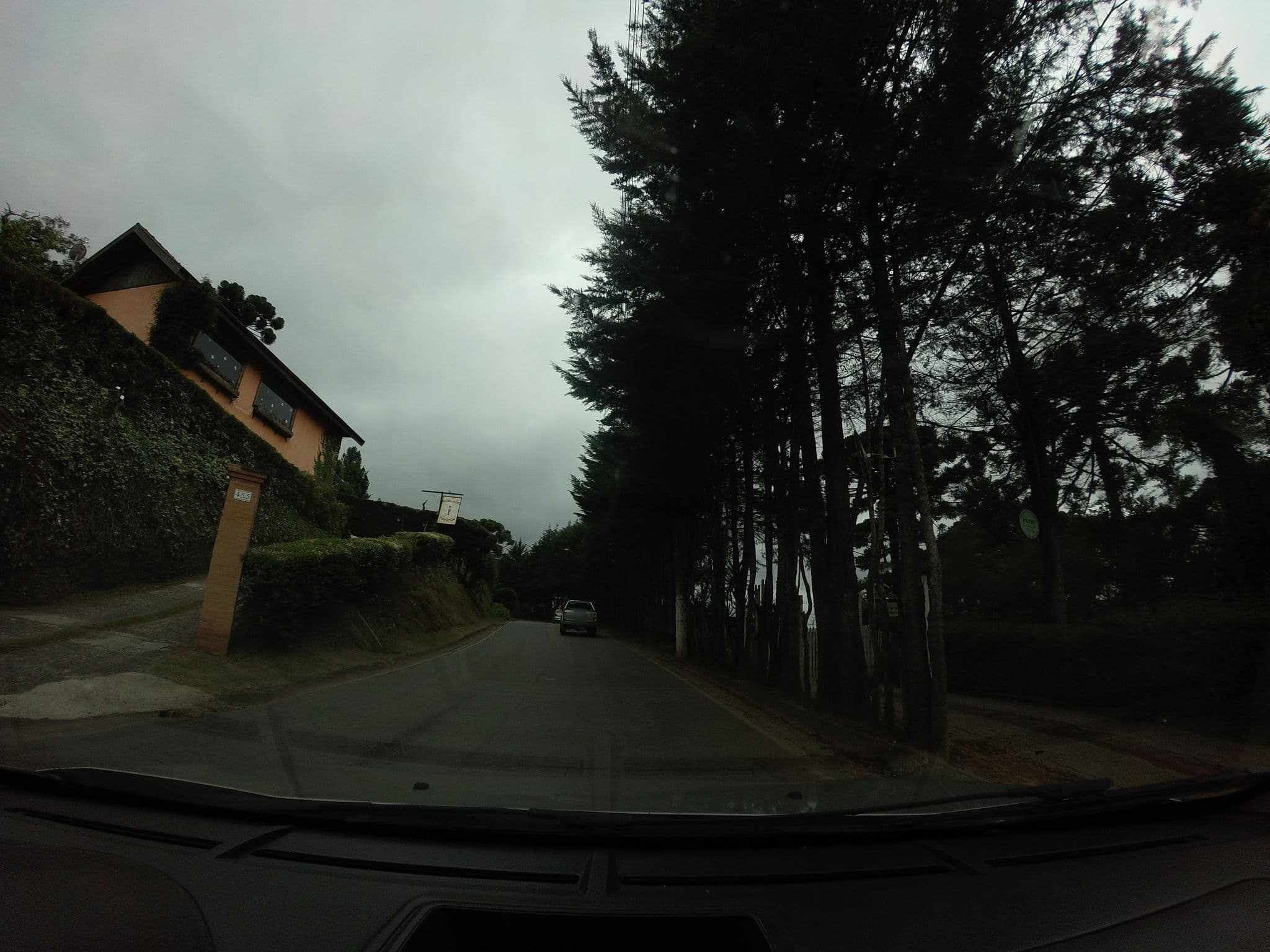 Street view near Pousada Quebra Nozes, Campos do Jordão — © andersoal (CC BY-SA · Mapillary)