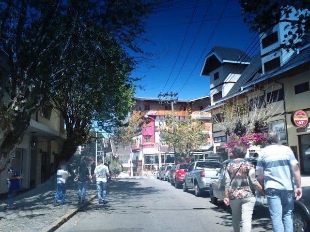 Street view near Pousada Via Campos, Campos do Jordão — © pingflood (CC BY-SA · Mapillary)