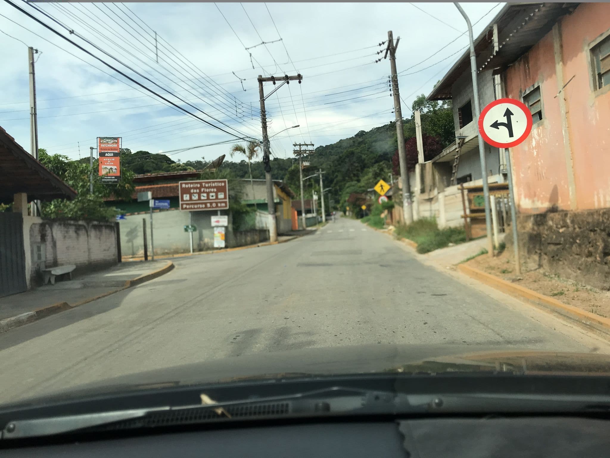 Street view near Portal Pinhalnet Pousadas, Santo Antônio do Pinhal — © thierryajeaniphone (CC BY-SA · Mapillary)