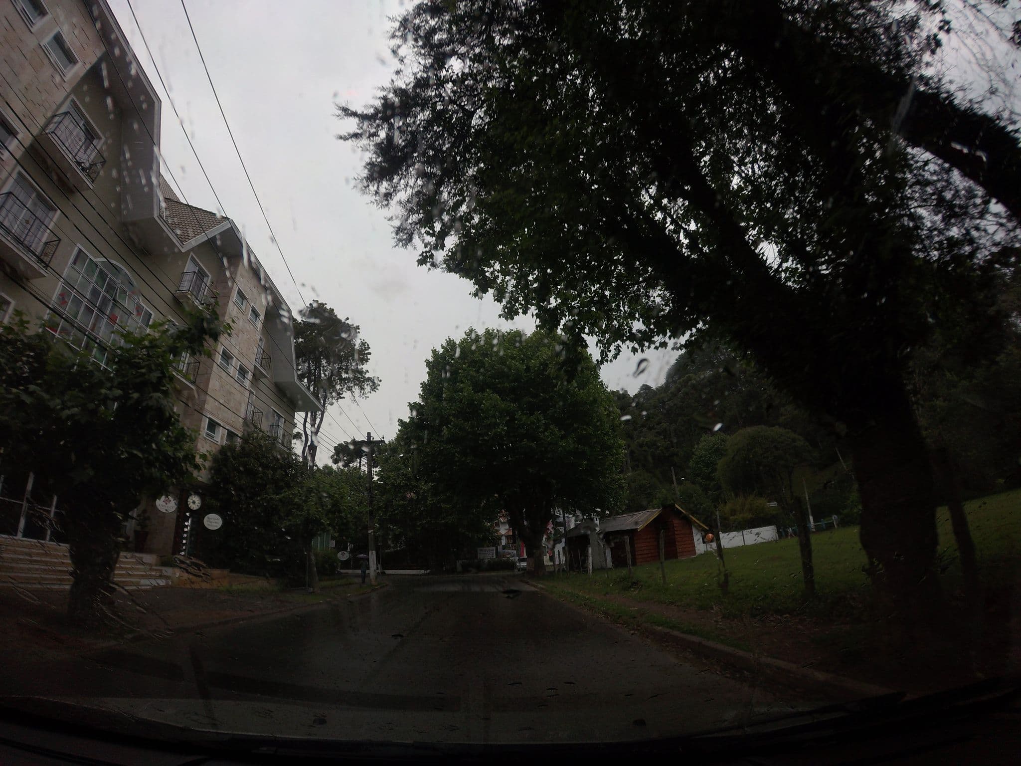 Street view near Restaurante e Café - Pousada Annecy, Campos do Jordão — © andersoal (CC BY-SA · Mapillary)