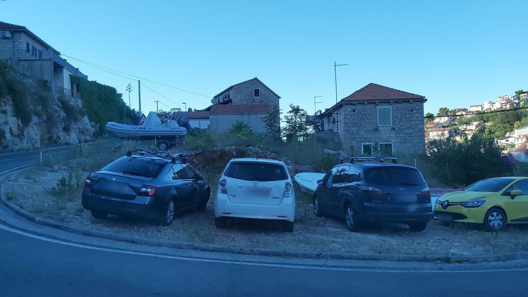 Street view near Auto-camp Mido, Okrug Gornji — © osmapper (CC BY-SA · Mapillary)