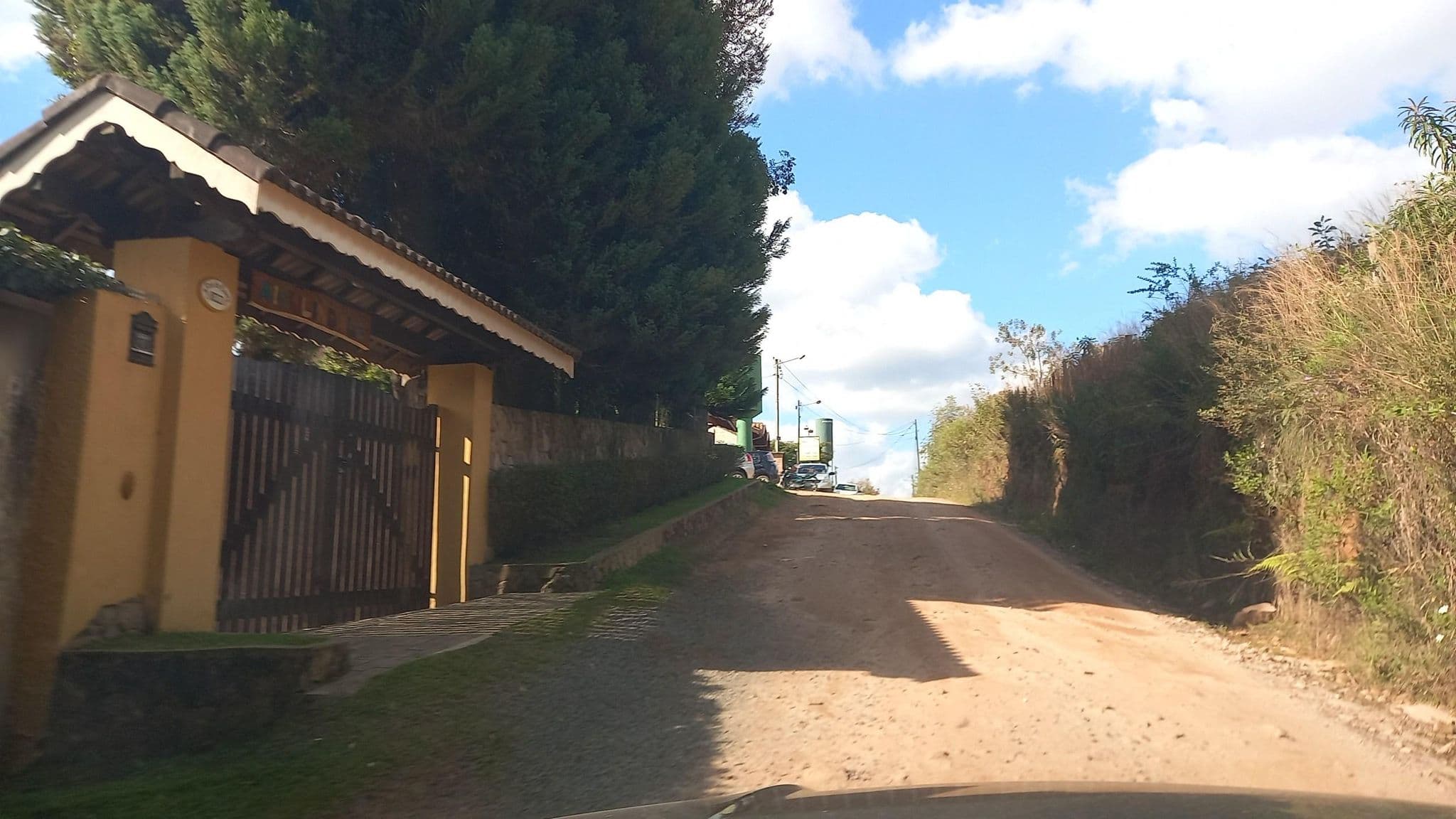 Street view near Pousada Grayaca, Monte Verde — © gchiorato (CC BY-SA · Mapillary)