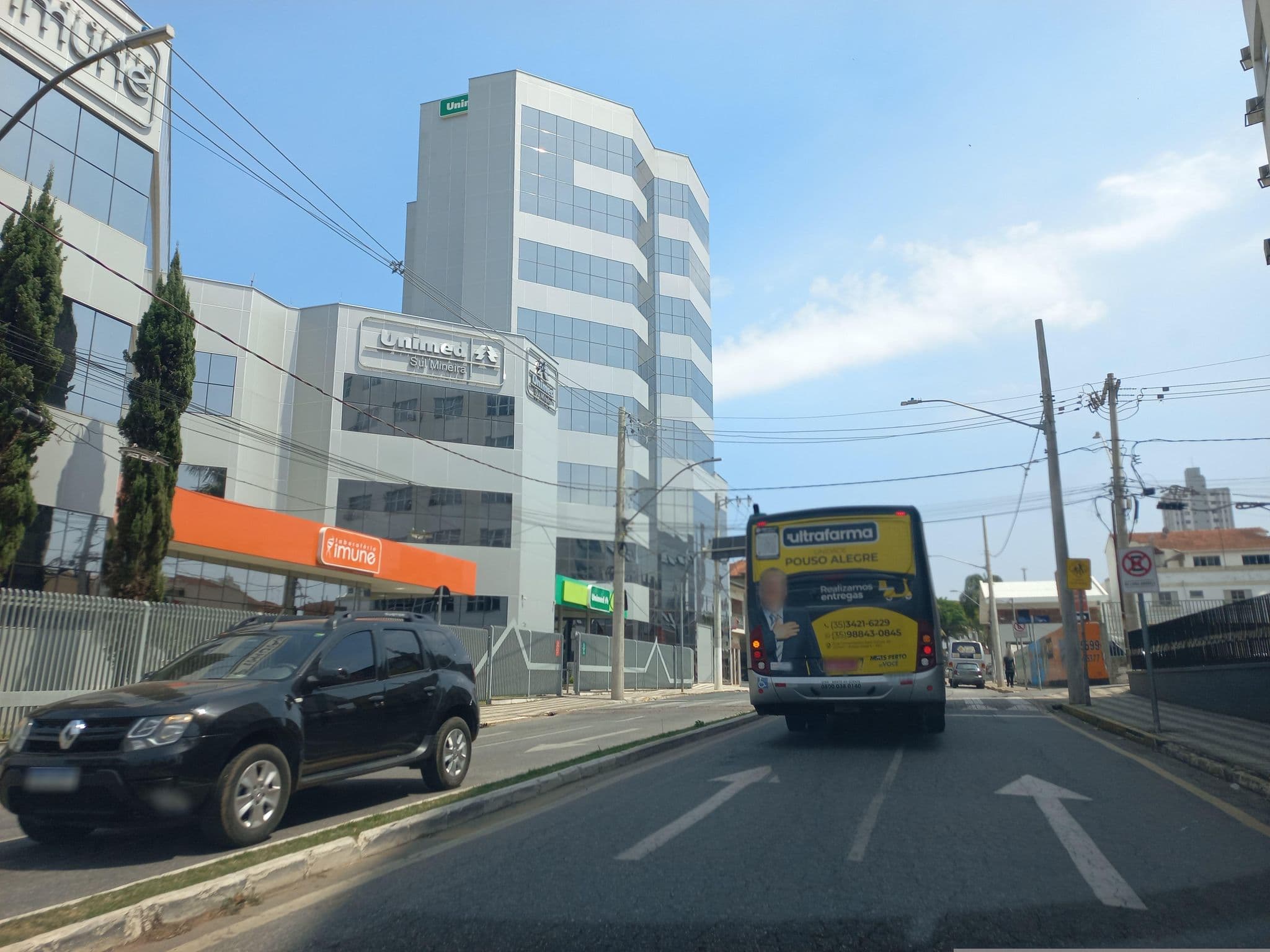 Street view near Hotel Central Park Coffe, Pouso Alegre — © and_eng (CC BY-SA · Mapillary)