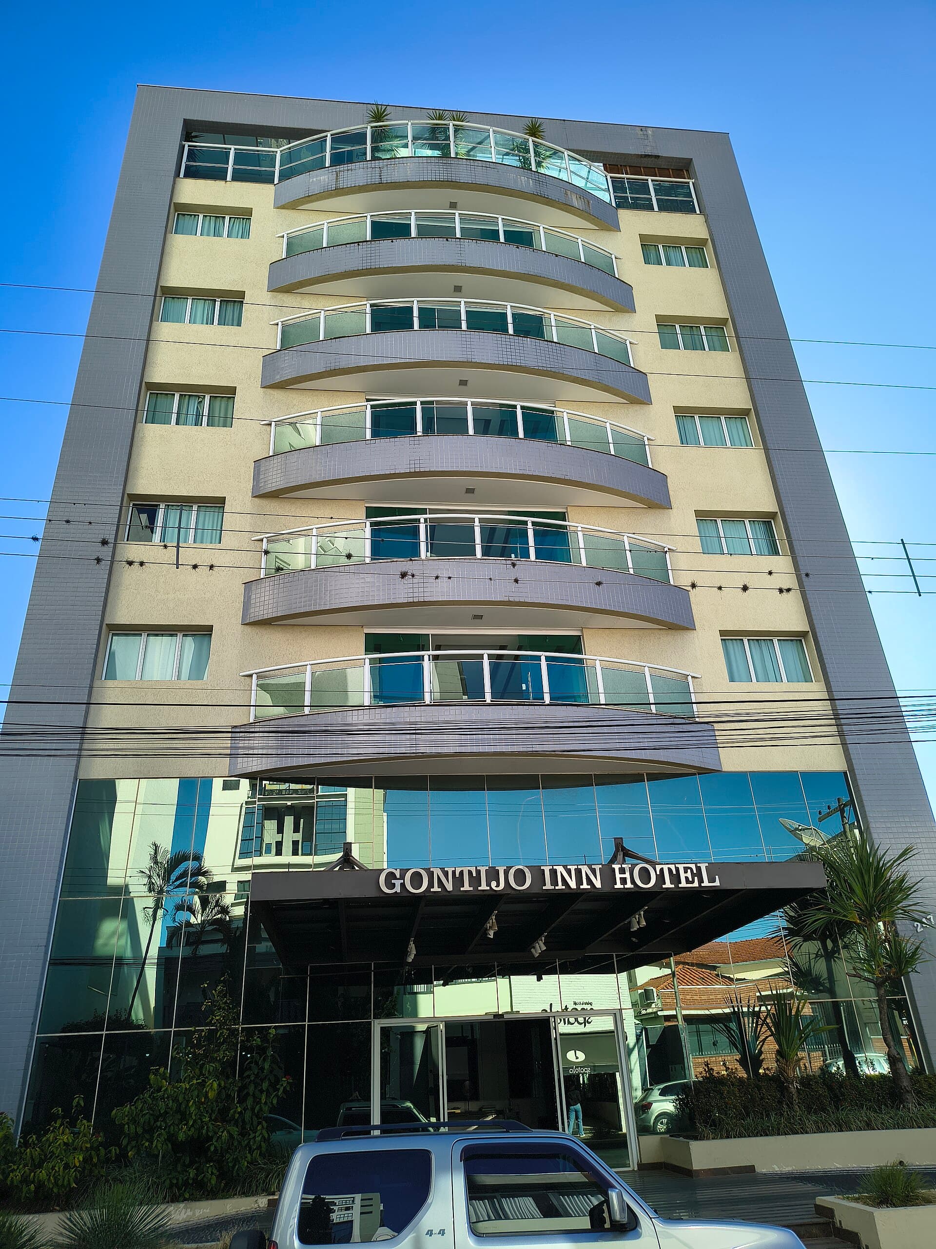 Gontijo Inn Hotel (via Wikimedia Commons, CC BY-SA 3.0)
