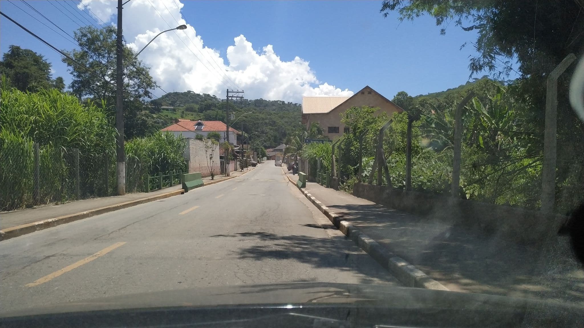 Street view near Villa Mantiqueira, Santo Antônio do Pinhal — © thierryajeaniphone (CC BY-SA · Mapillary)
